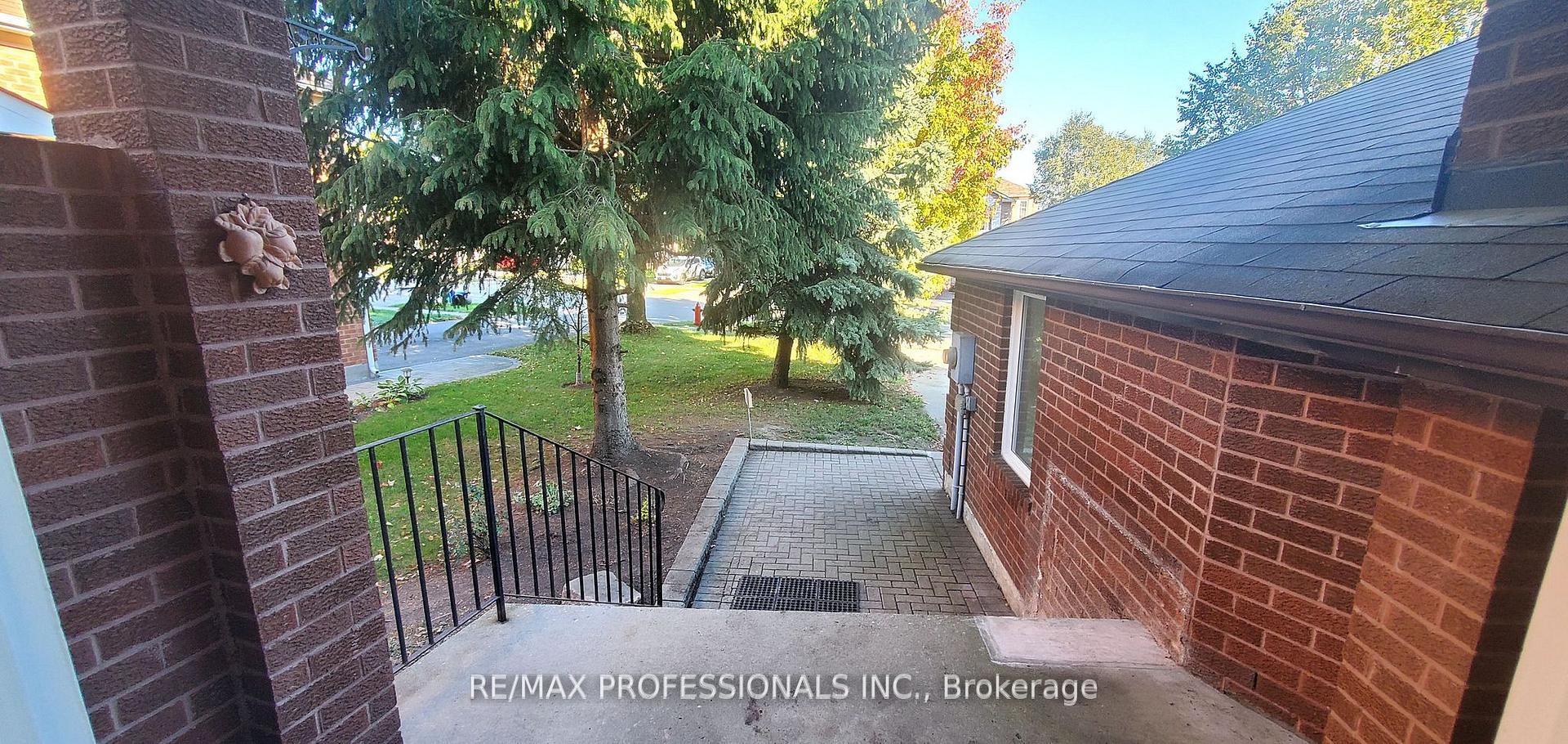 Photo 4 of 2545 Addingham Crescent, Oakville, Clearview — HOMEH