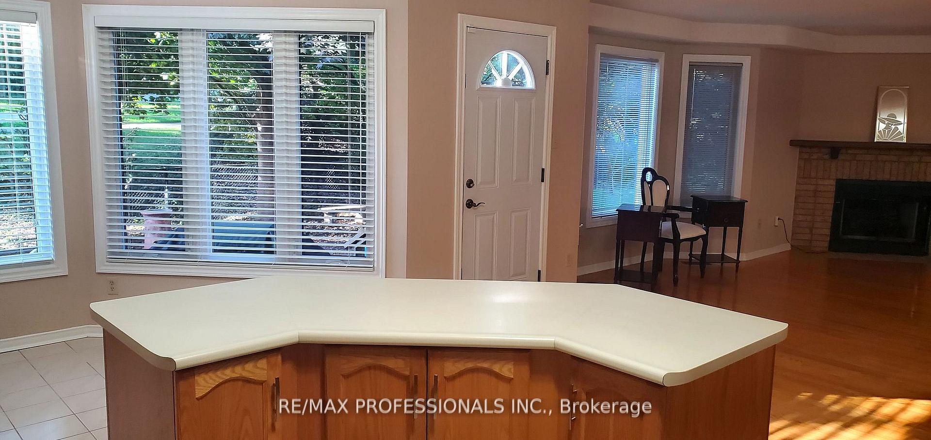 Photo 12 of 2545 Addingham Crescent, Oakville, Clearview — HOMEH