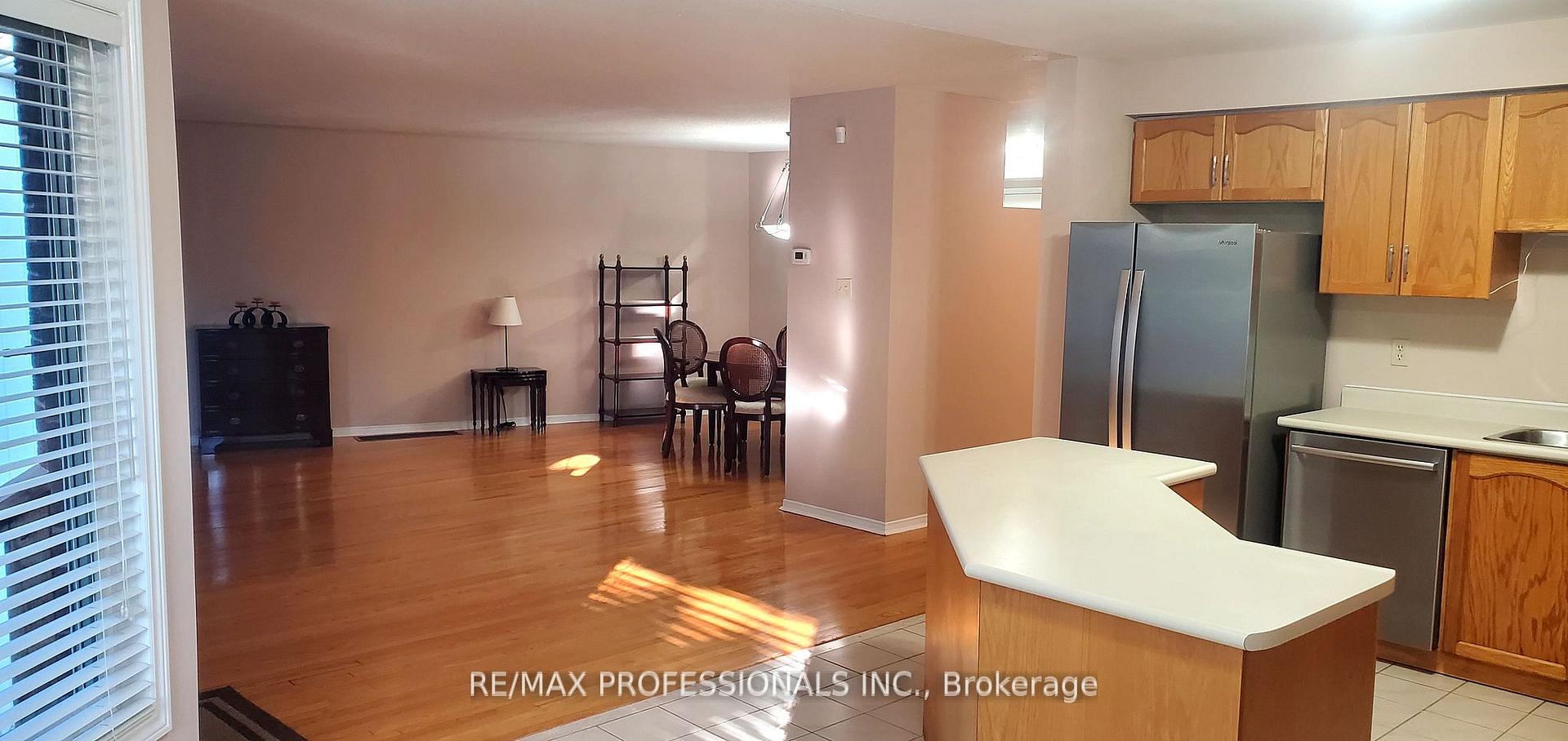 Photo 13 of 2545 Addingham Crescent, Oakville, Clearview — HOMEH