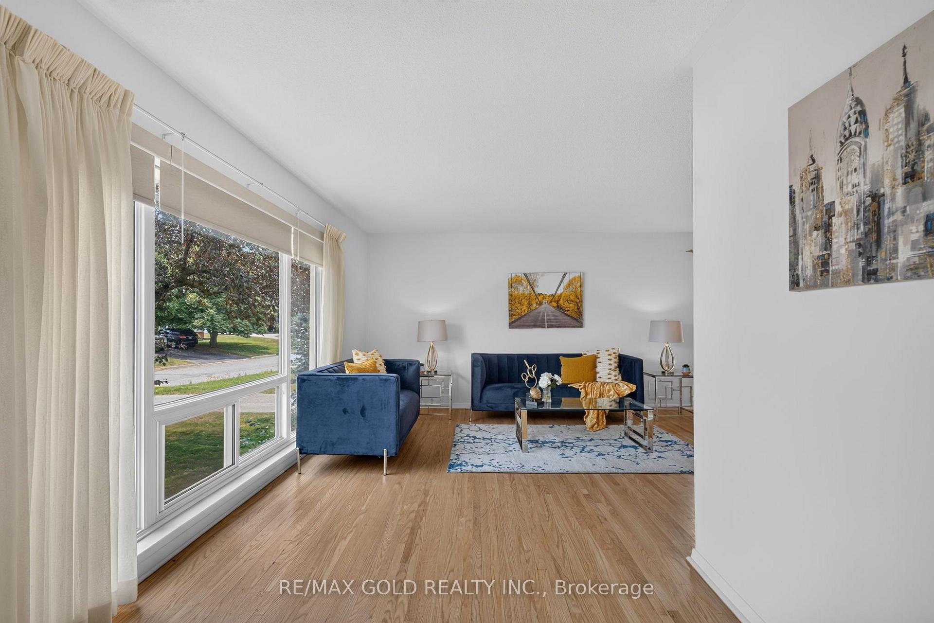 Photo 5 of 26 Deerfield Crescent, Brampton, Southgate — HOMEH