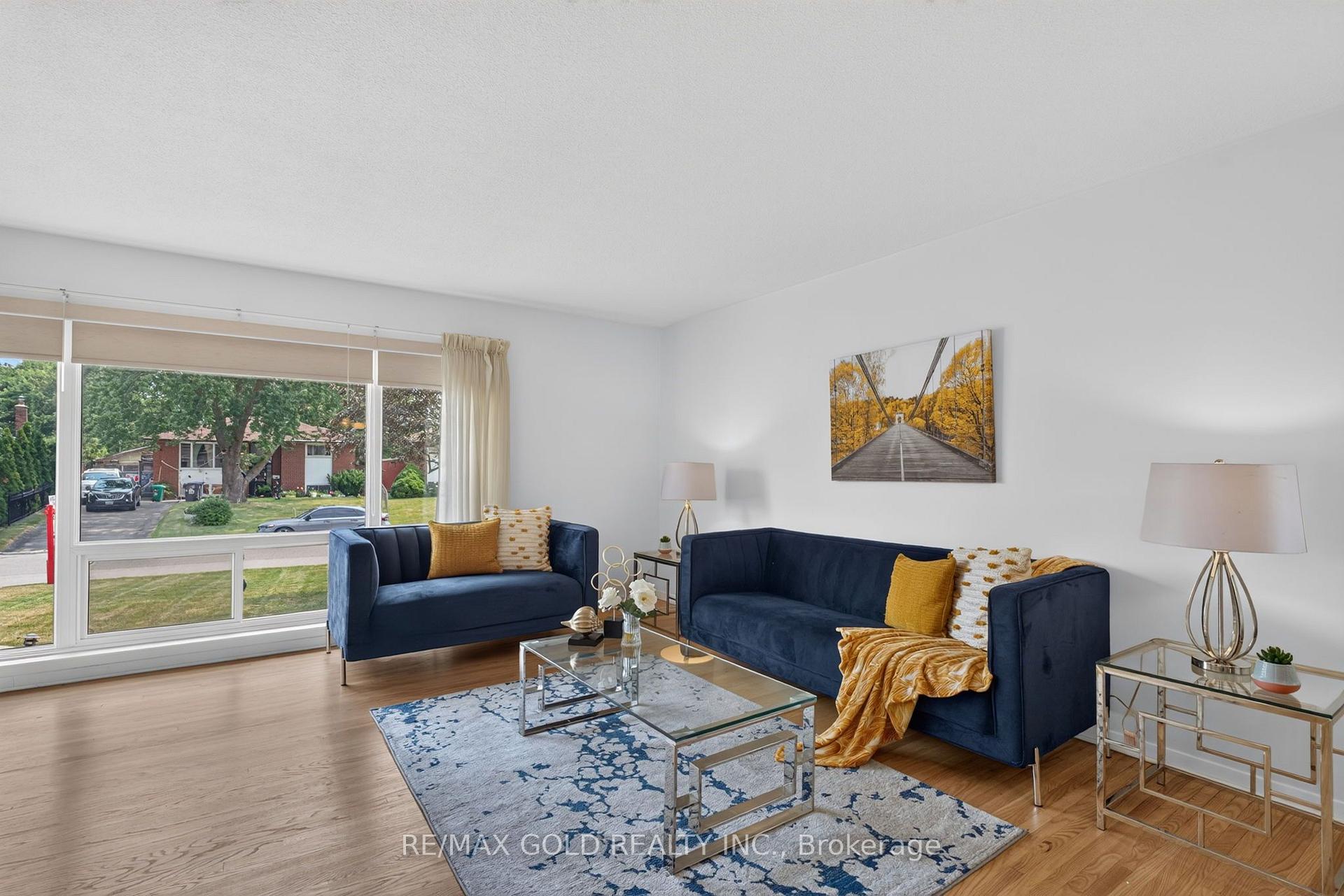 Photo 10 of 26 Deerfield Crescent, Brampton, Southgate — HOMEH