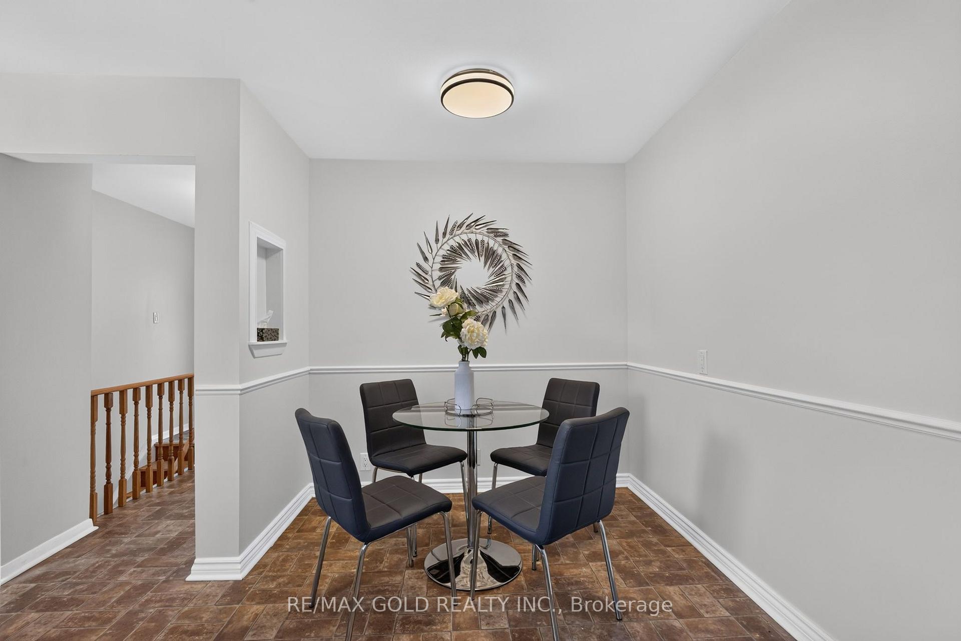 Photo 12 of 26 Deerfield Crescent, Brampton, Southgate — HOMEH