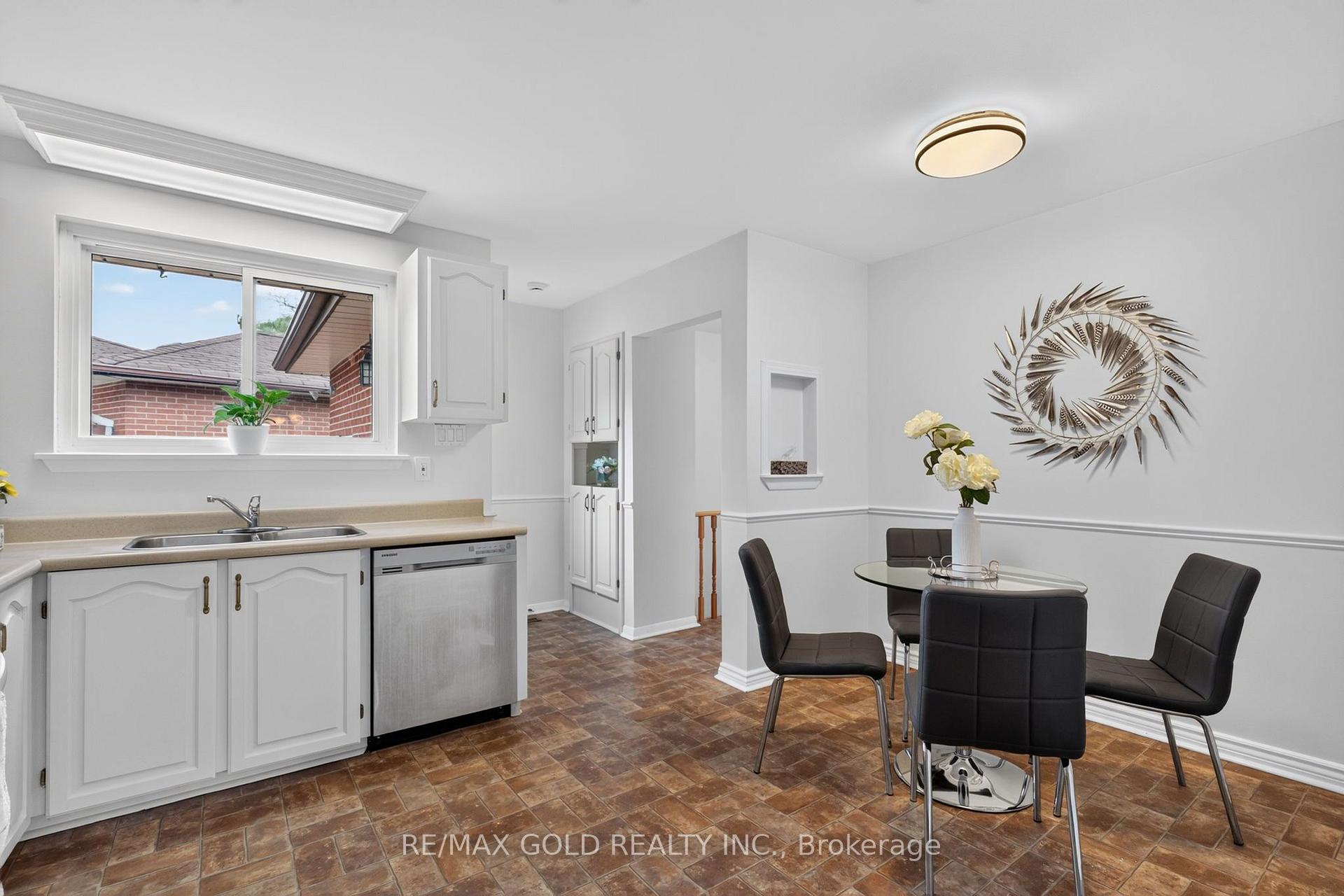 Photo 13 of 26 Deerfield Crescent, Brampton, Southgate — HOMEH