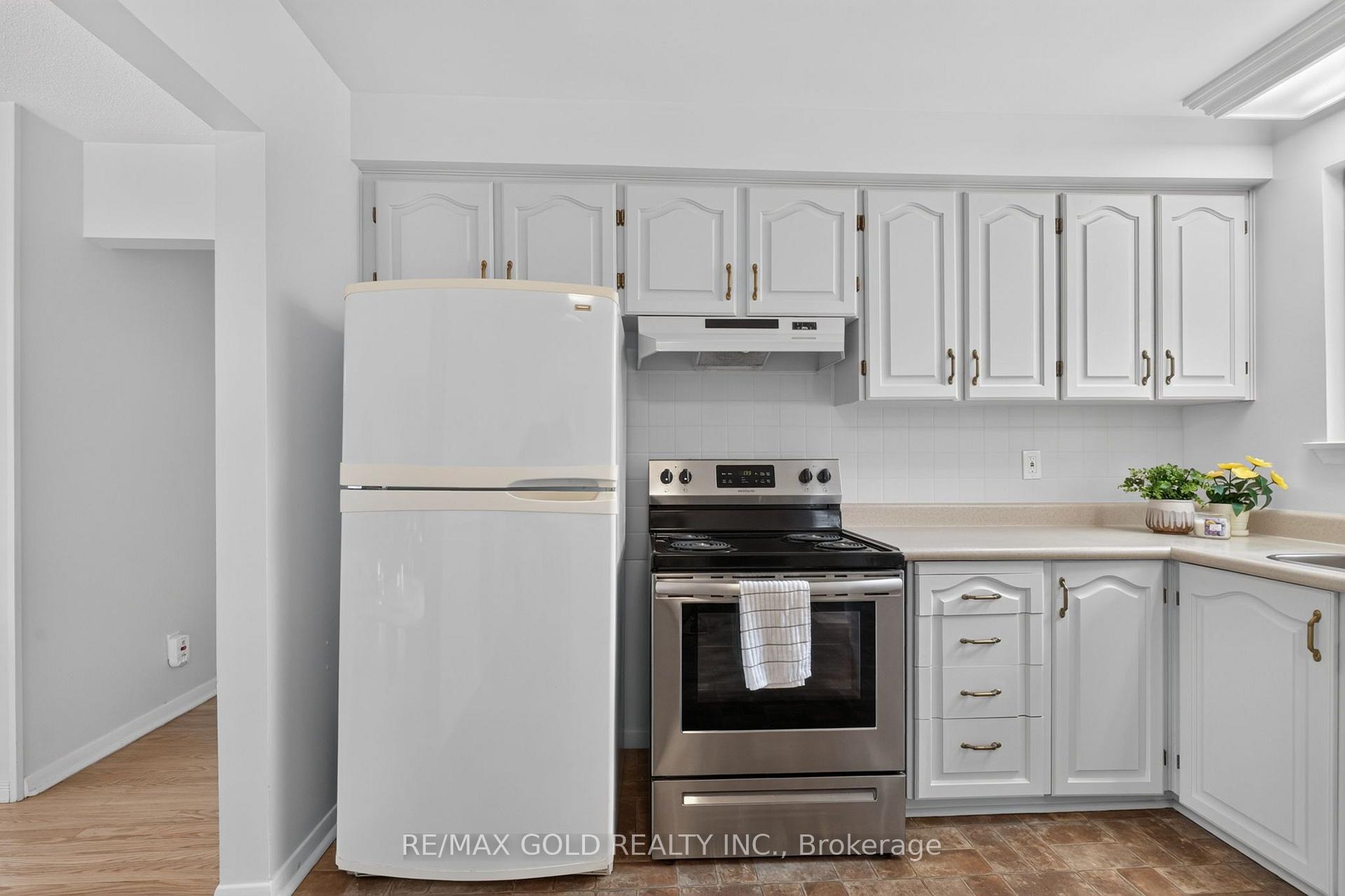 Photo 14 of 26 Deerfield Crescent, Brampton, Southgate — HOMEH