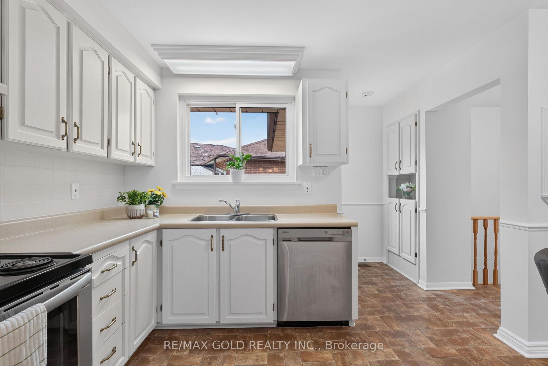 Photo 15 of 26 Deerfield Crescent, Brampton, Southgate — HOMEH