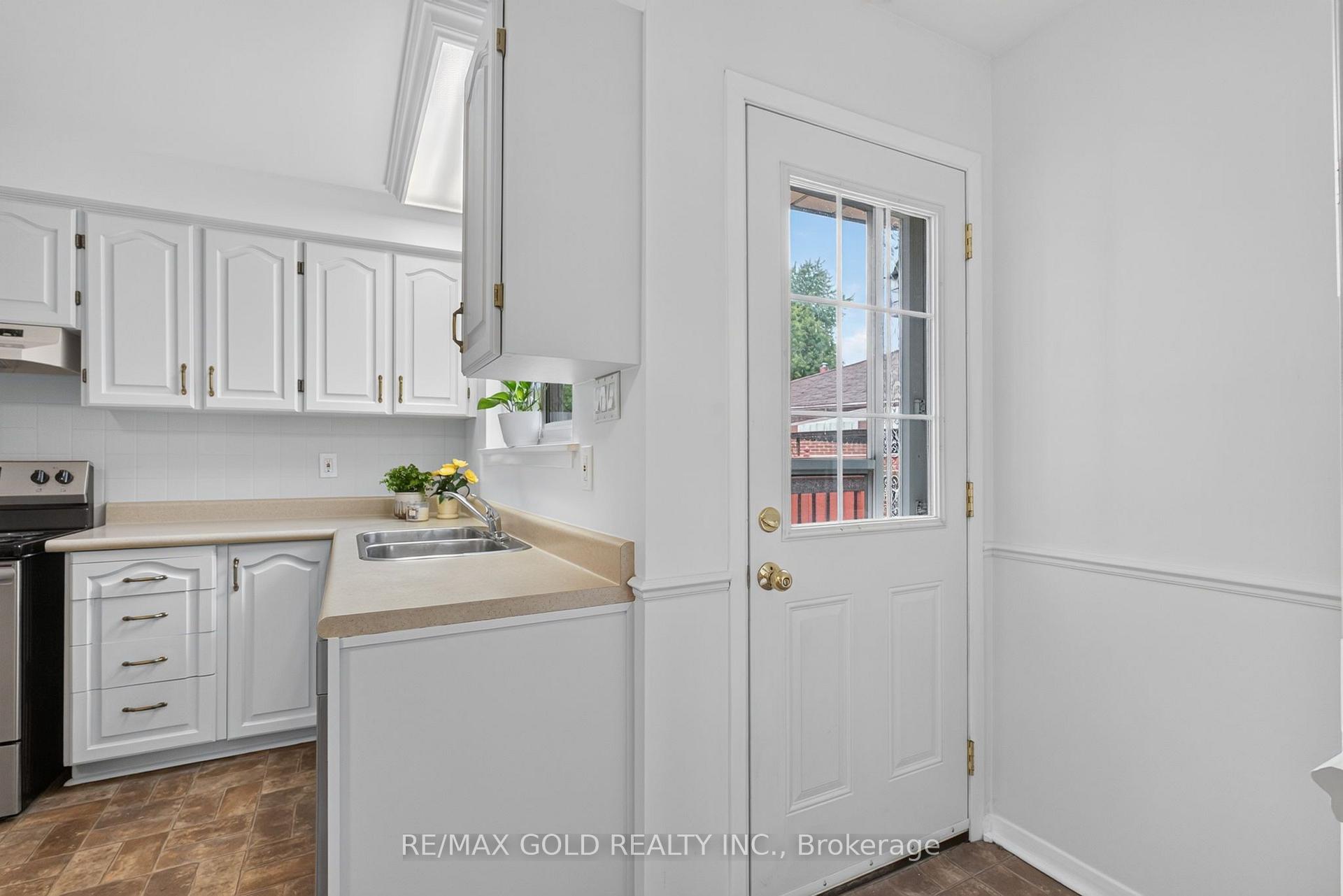 Photo 17 of 26 Deerfield Crescent, Brampton, Southgate — HOMEH