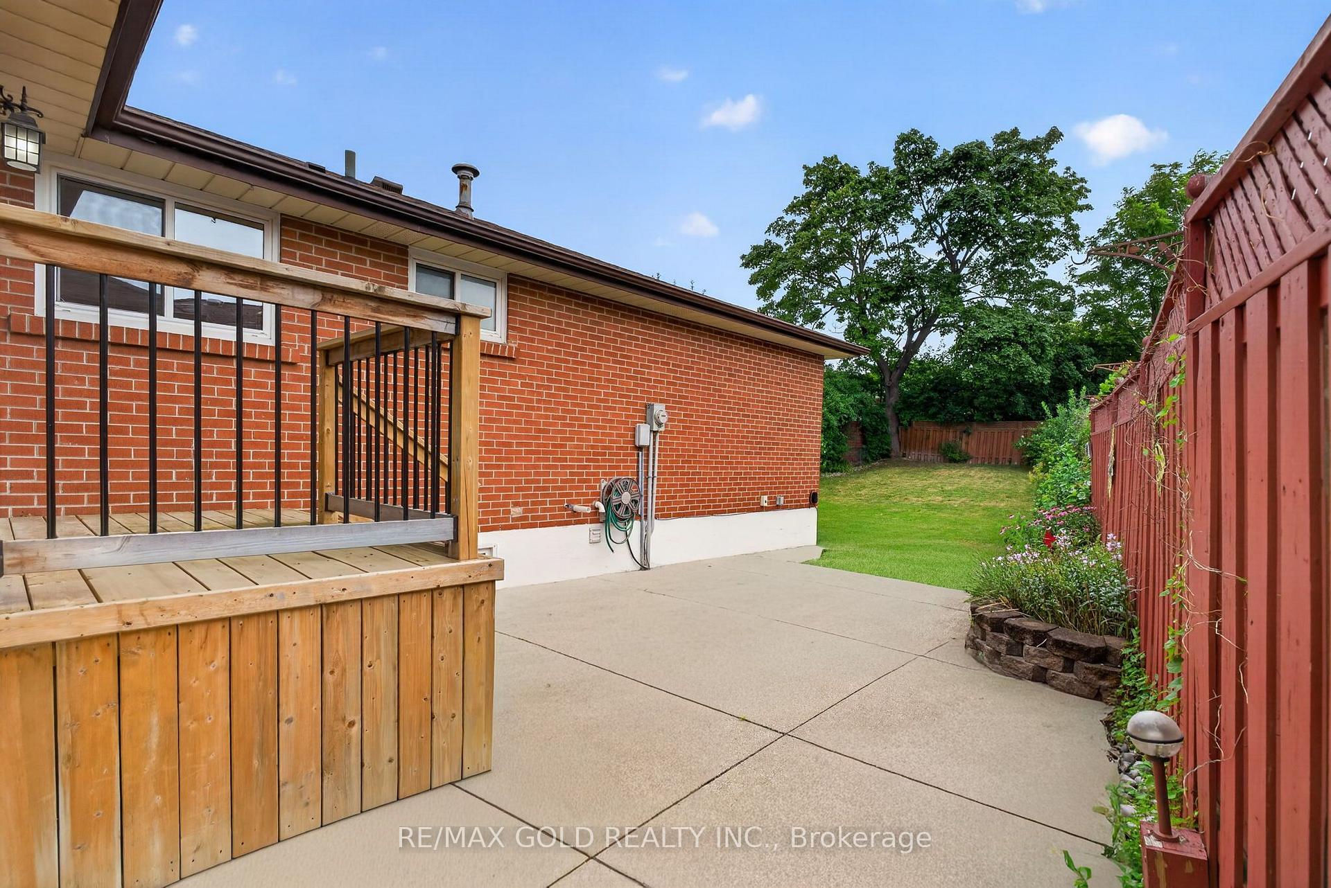 Photo 38 of 26 Deerfield Crescent, Brampton, Southgate — HOMEH