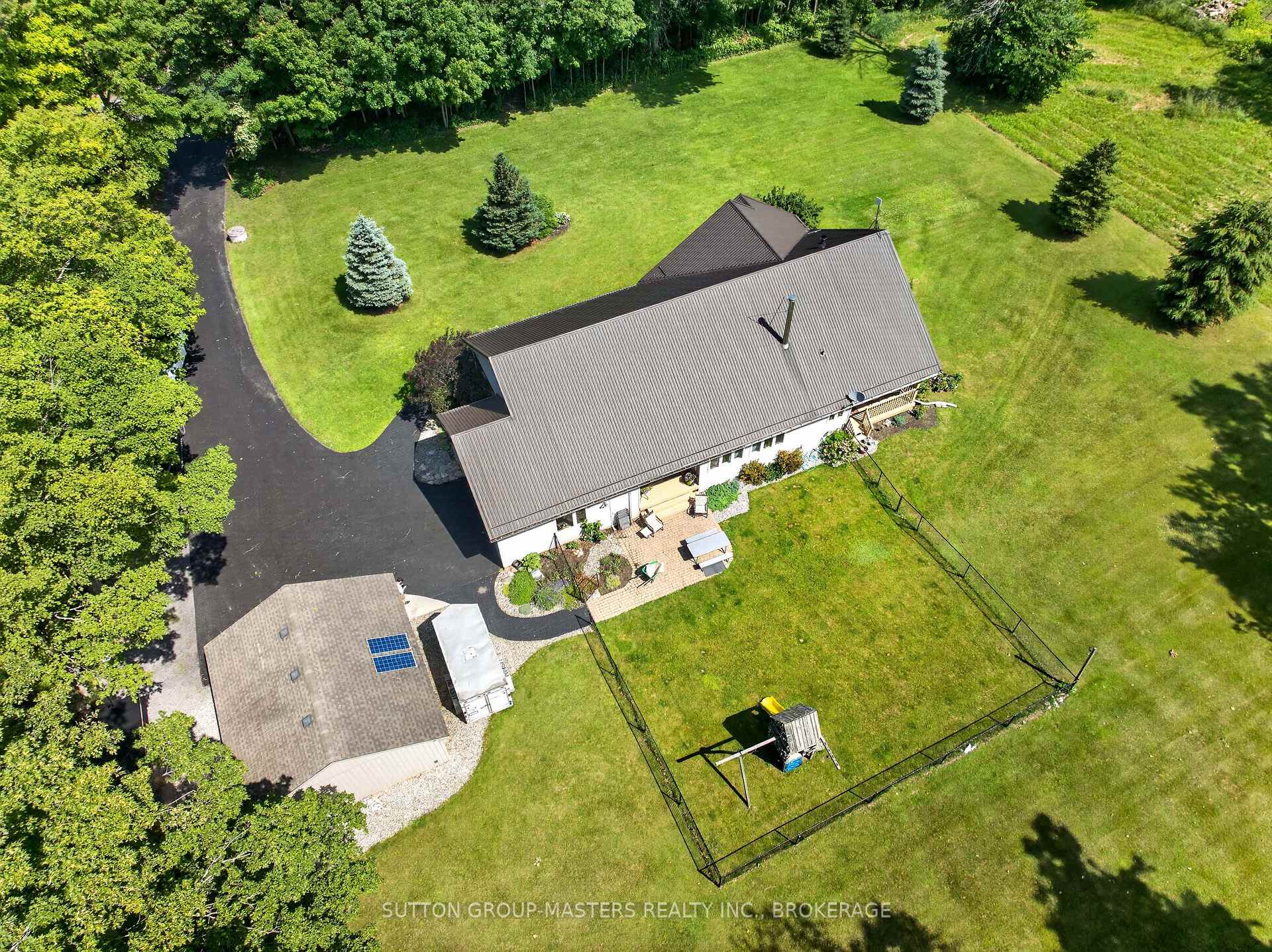 Photo 3 of 710 Maple Road, Loyalist, Lennox and Addington - South — HOMEH