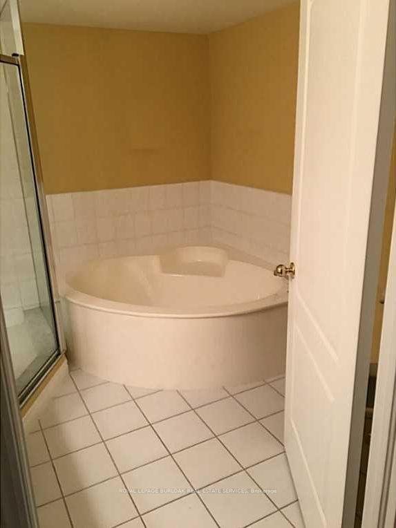 Photo 13 of Unit 809, 1276 Maple Crossing Boulevard, Burlington, Brant — HOMEH