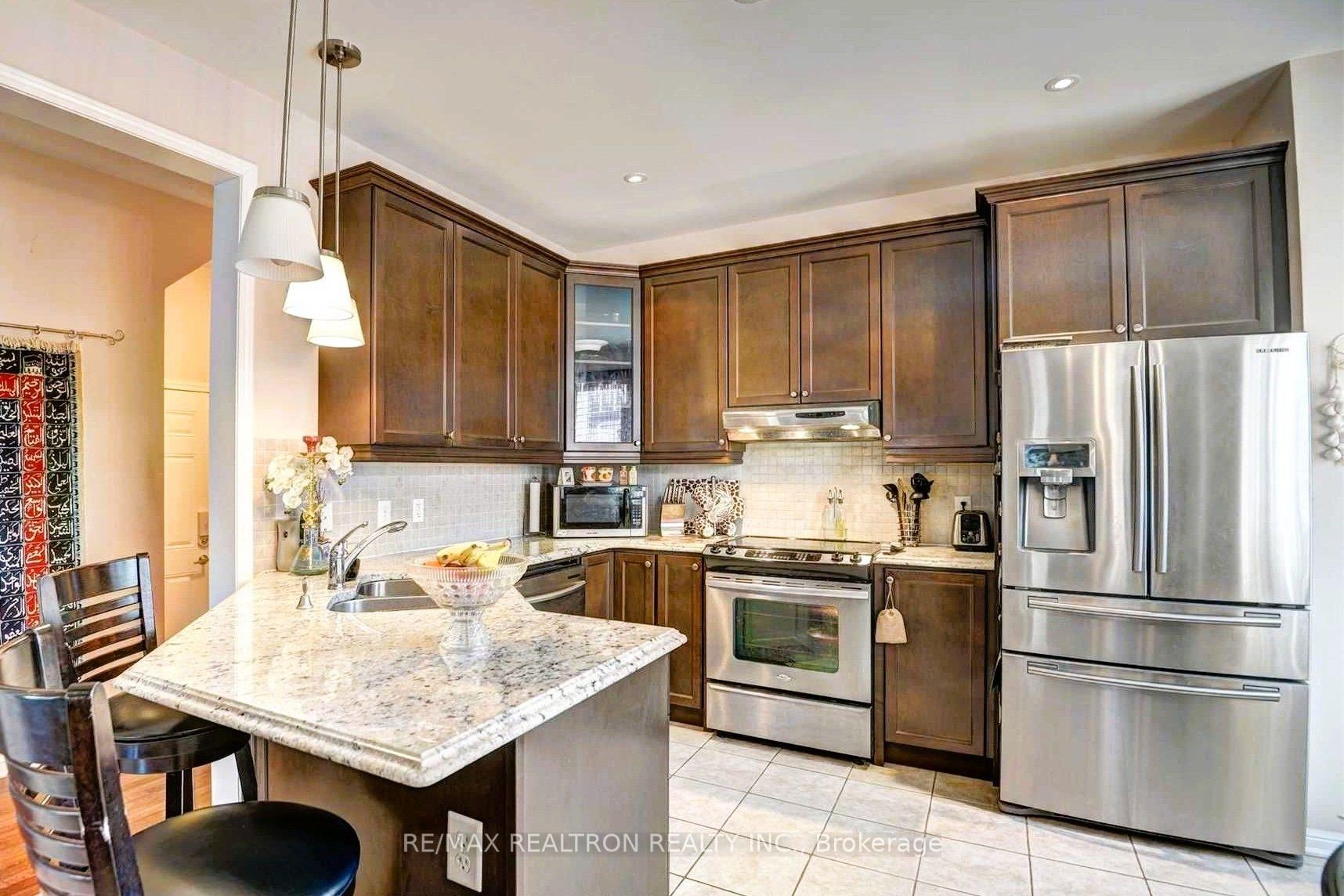 Photo 4 of 2 Clenston Road, Brampton, Northwest Brampton — HOMEH