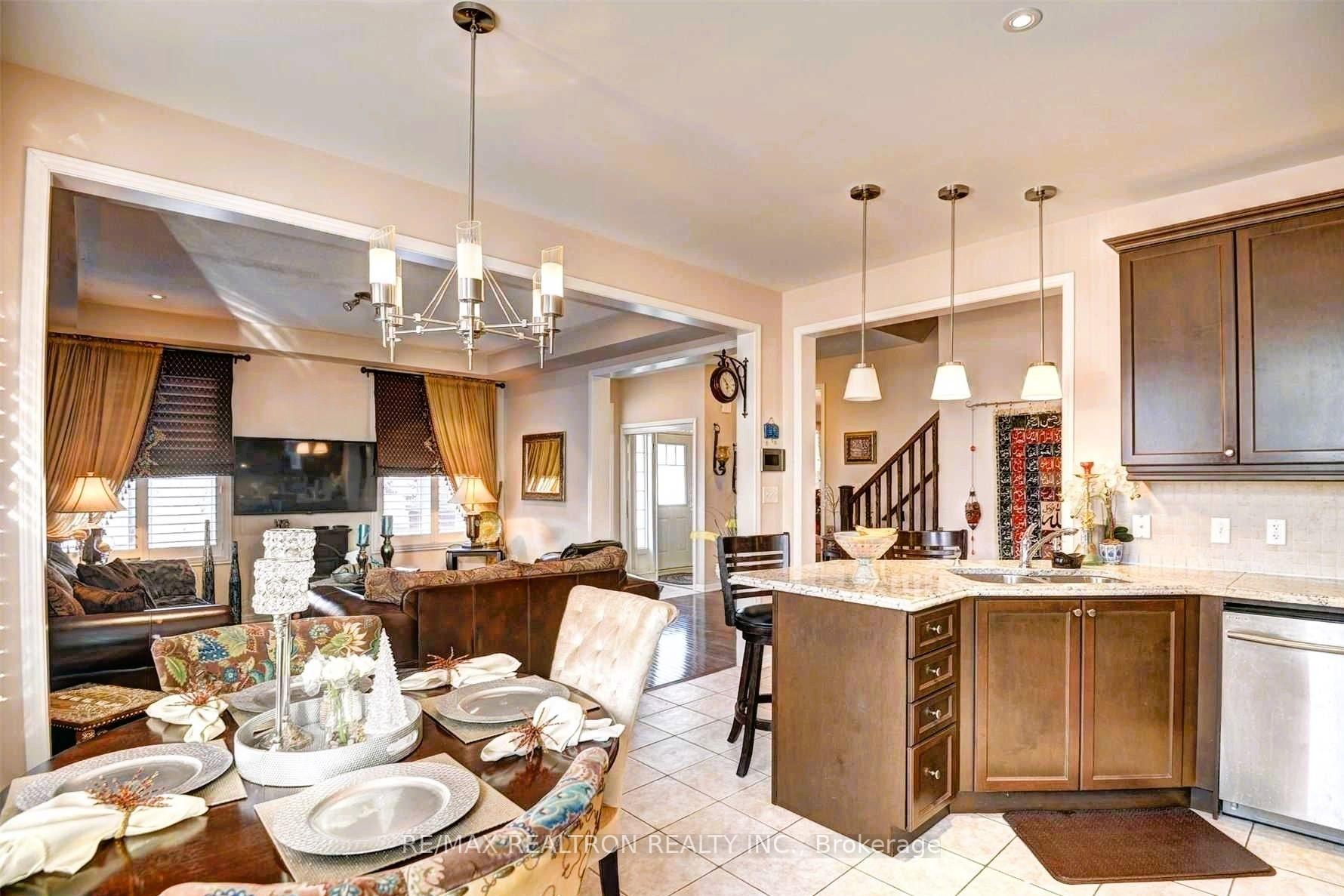 Photo 5 of 2 Clenston Road, Brampton, Northwest Brampton — HOMEH