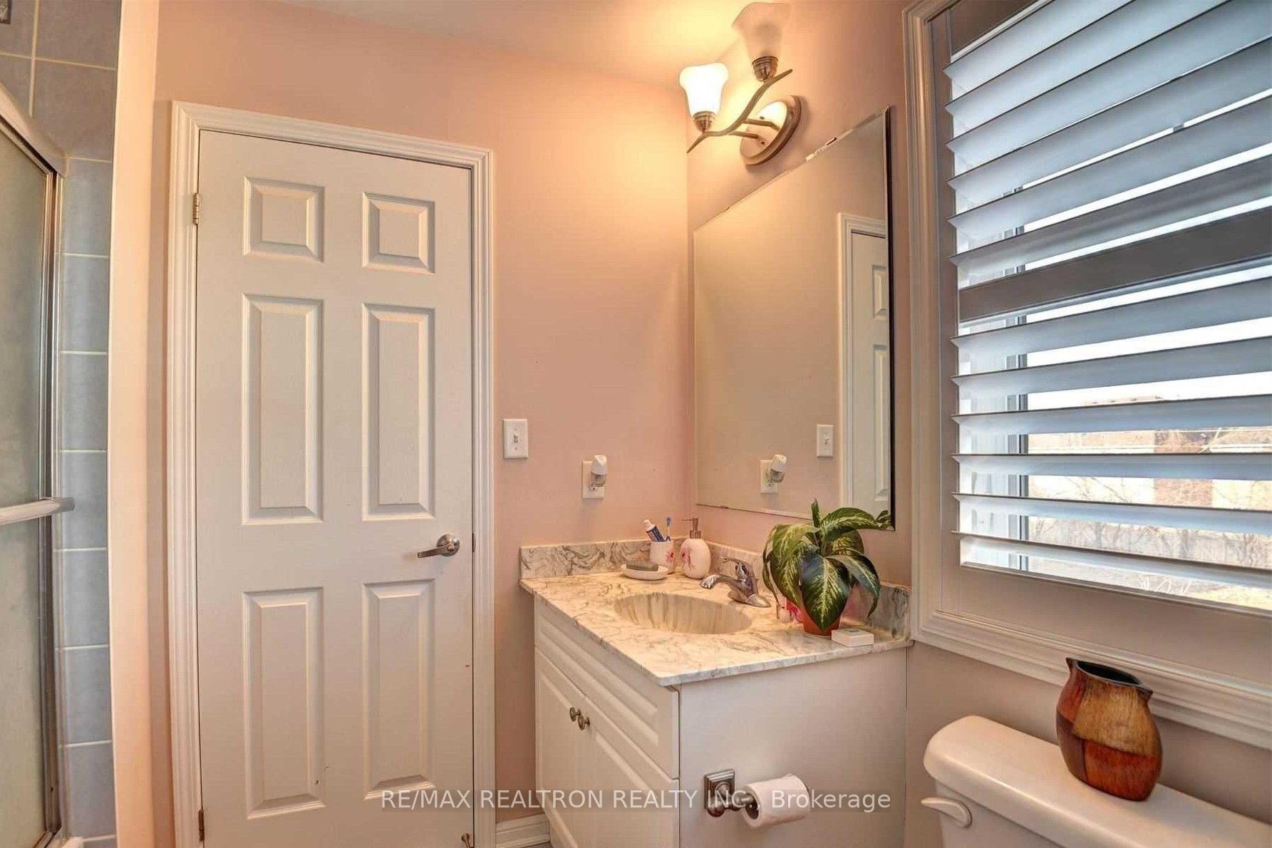 Photo 11 of 2 Clenston Road, Brampton, Northwest Brampton — HOMEH