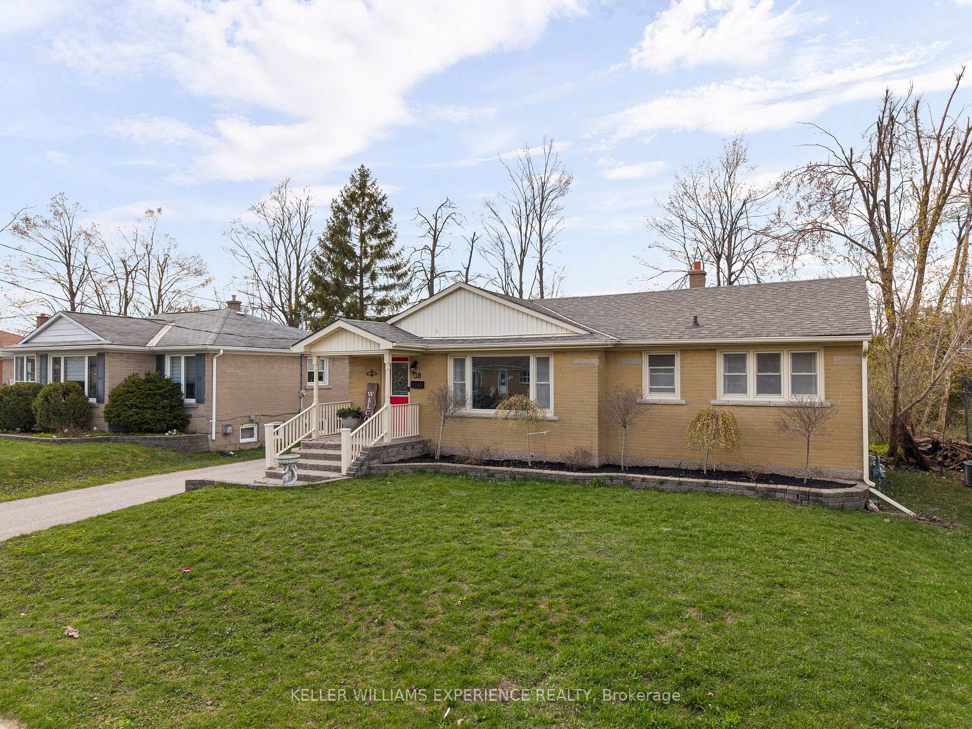 Photo 2 of 38 North Street W, Orillia — HOMEH