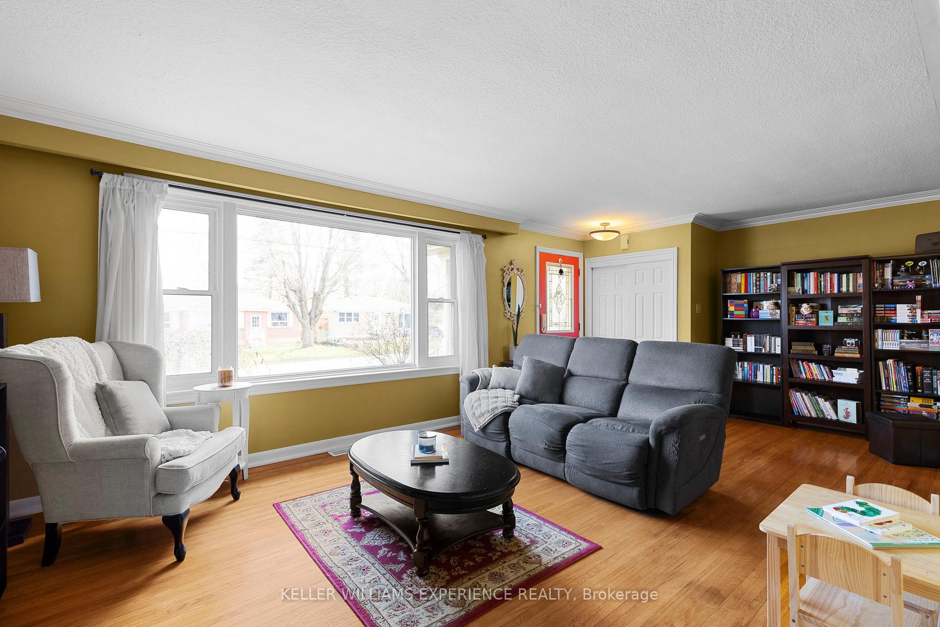 Photo 6 of 38 North Street W, Orillia — HOMEH