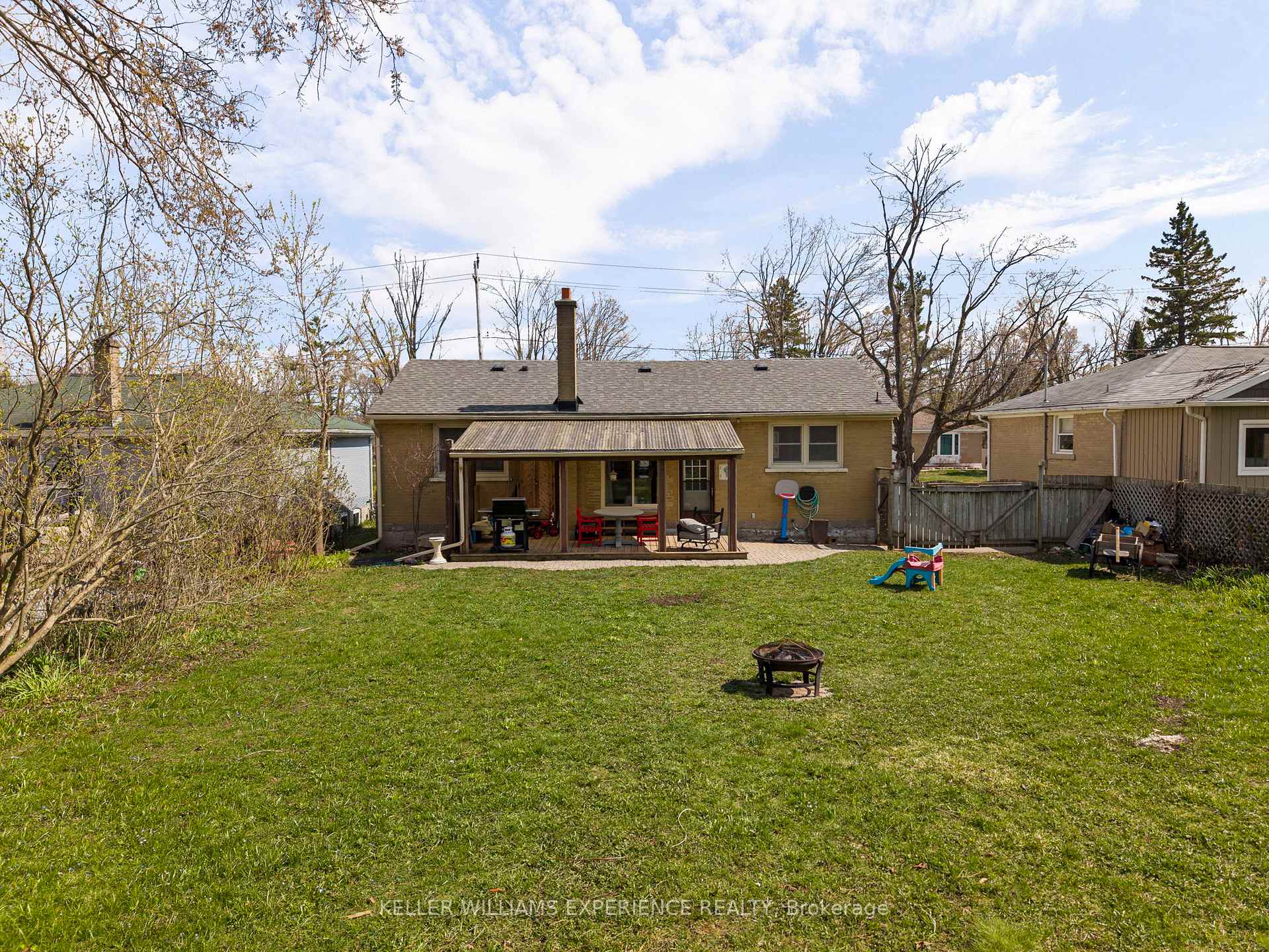 Photo 18 of 38 North Street W, Orillia — HOMEH