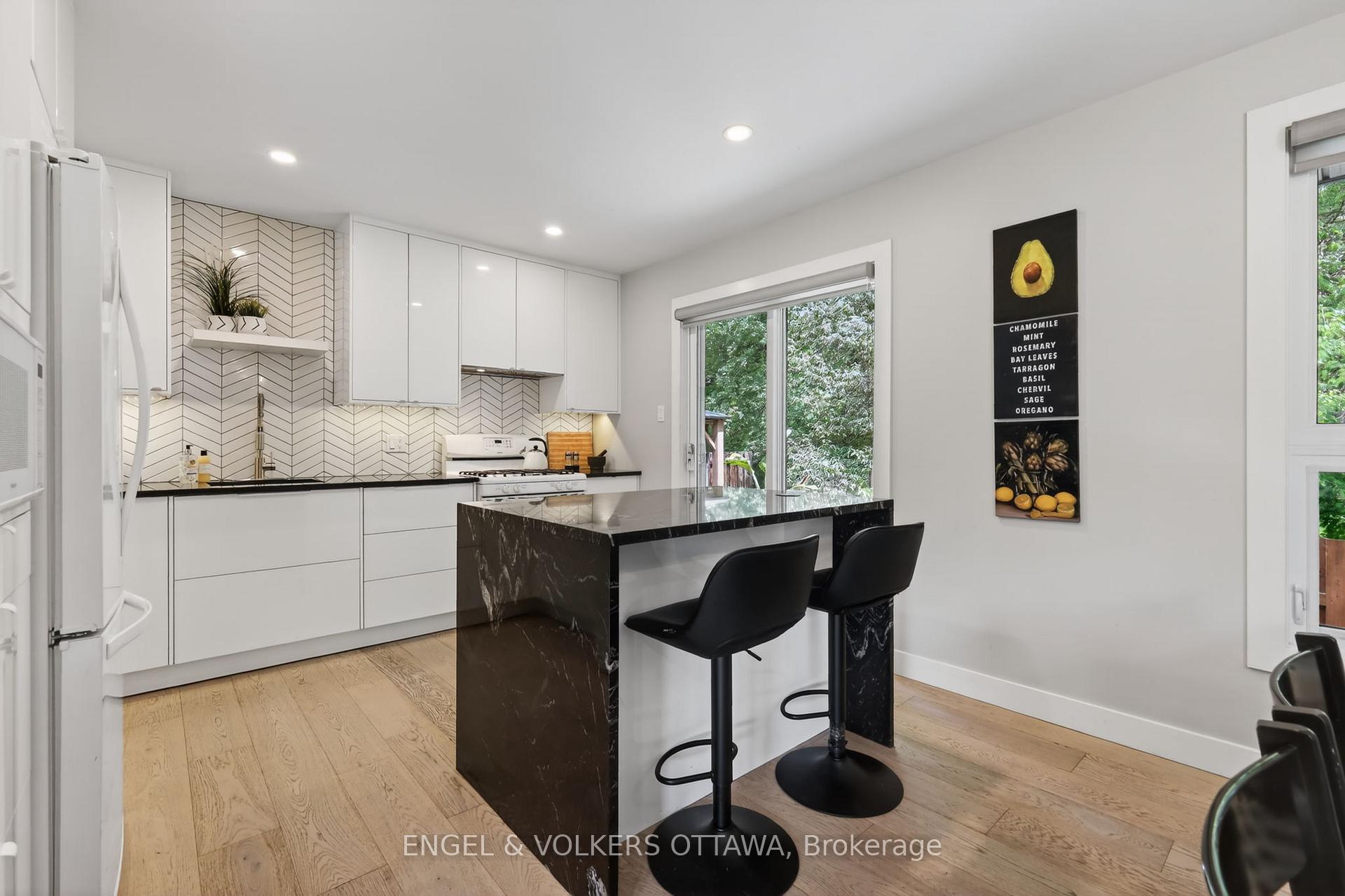 Photo 15 of Unit 6, 164 McClintock Way, Ottawa, Kanata - Katimavik — HOMEH
