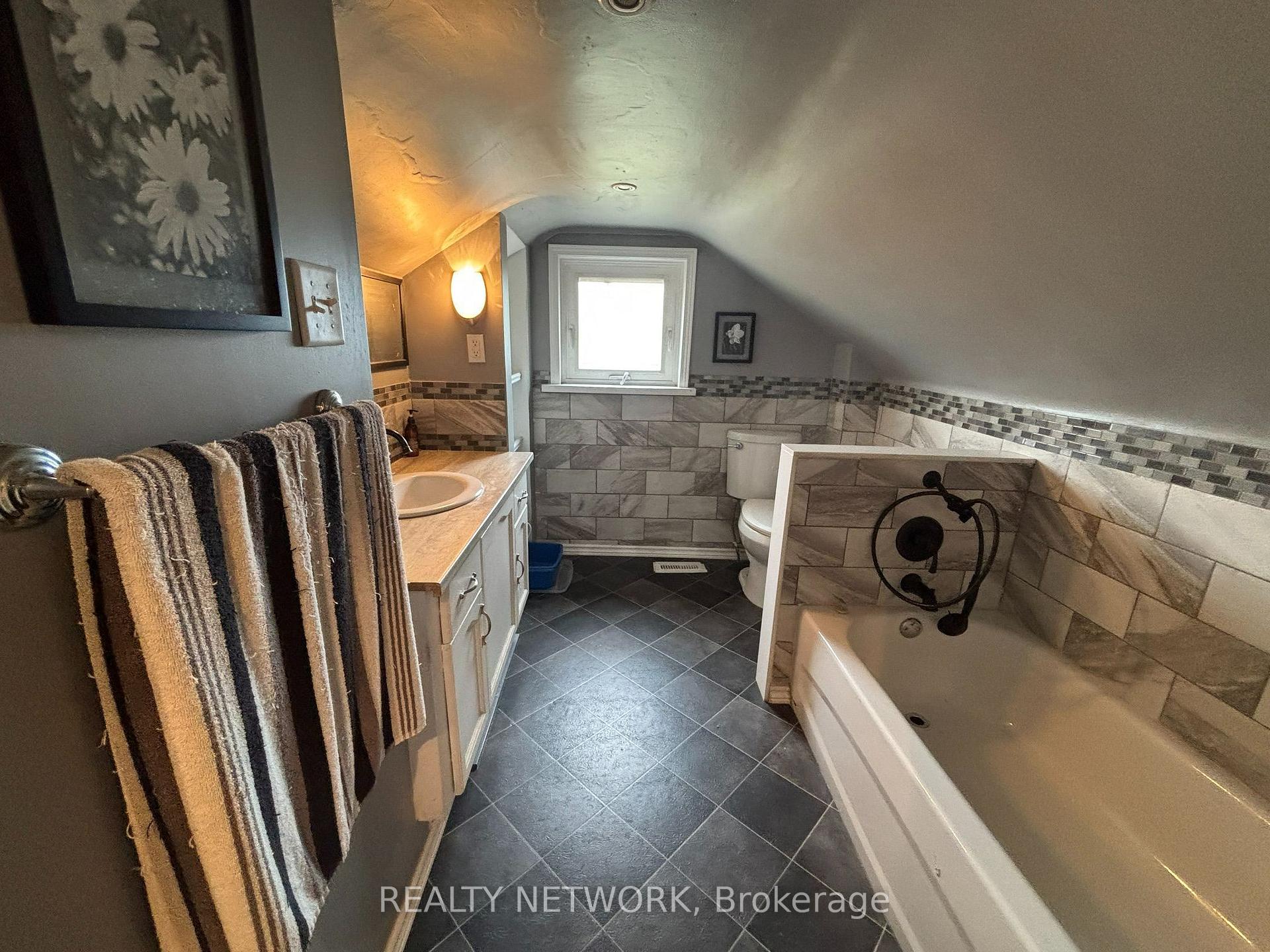 Photo 25 of 49 Highland Avenue, Hamilton, Crown Point — HOMEH