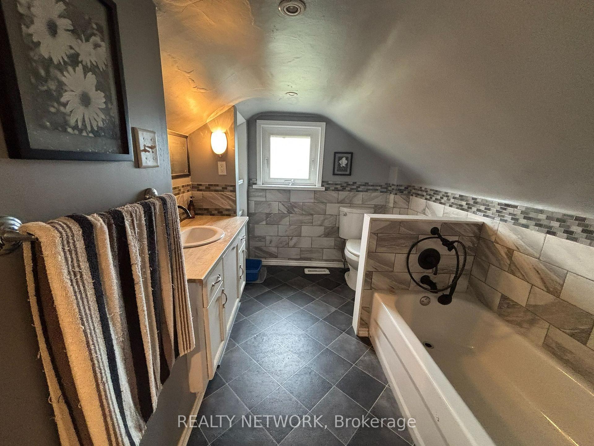 Photo 26 of 49 Highland Avenue, Hamilton, Crown Point — HOMEH