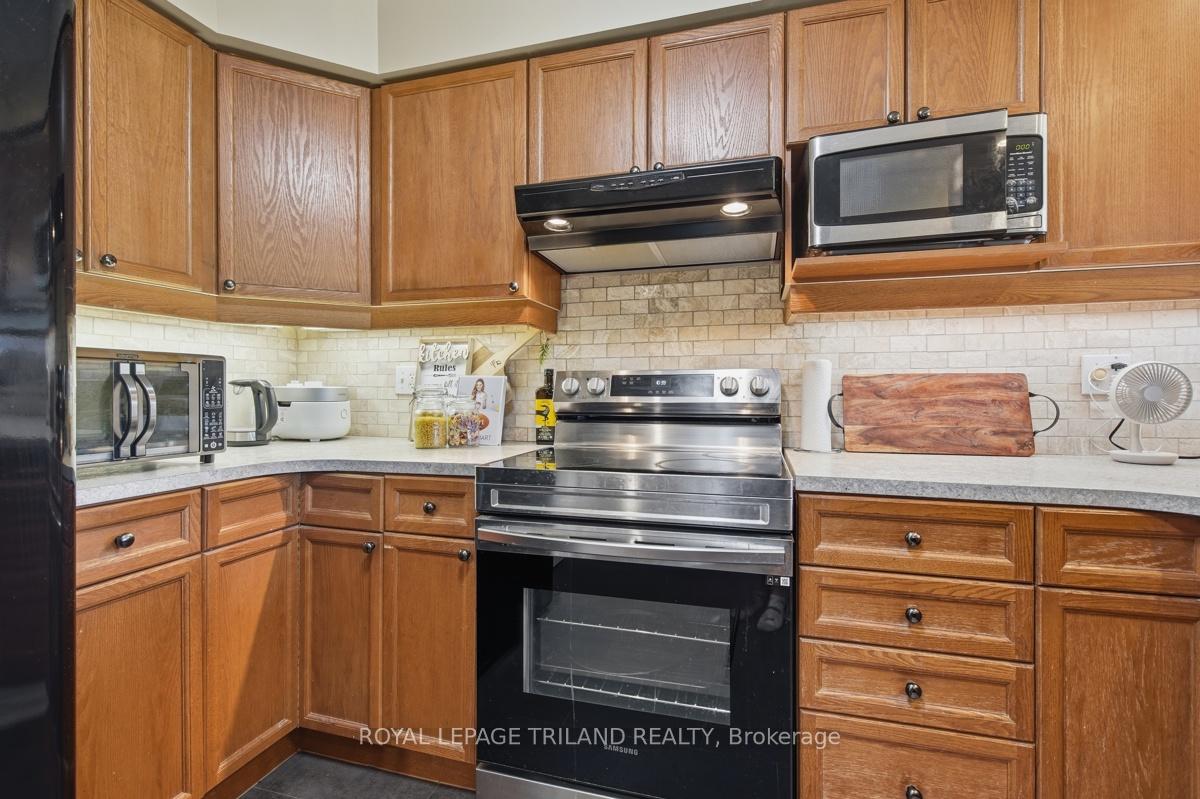 Photo 15 of Unit 127, 600 Hyde Park Road, London, North O — HOMEH