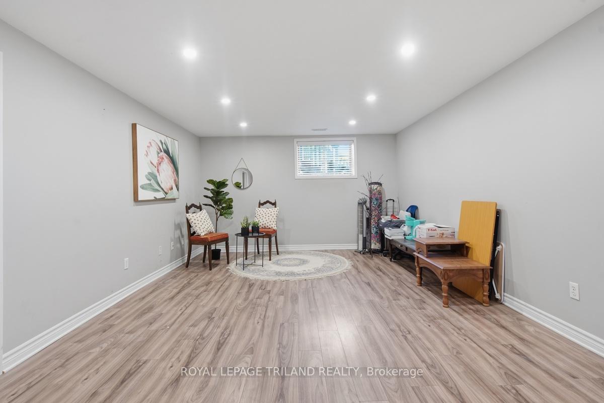 Photo 37 of Unit 127, 600 Hyde Park Road, London, North O — HOMEH