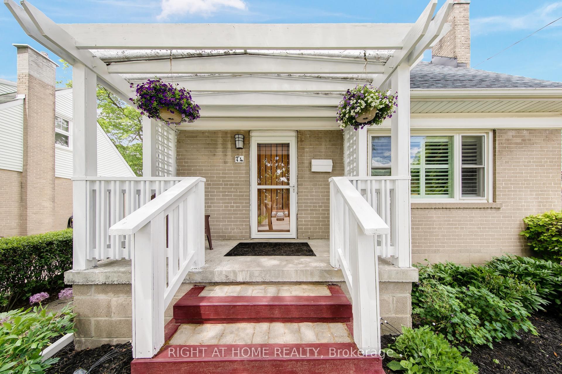 Photo 2 of 74 Mccaul Street, Brampton, Brampton North — HOMEH