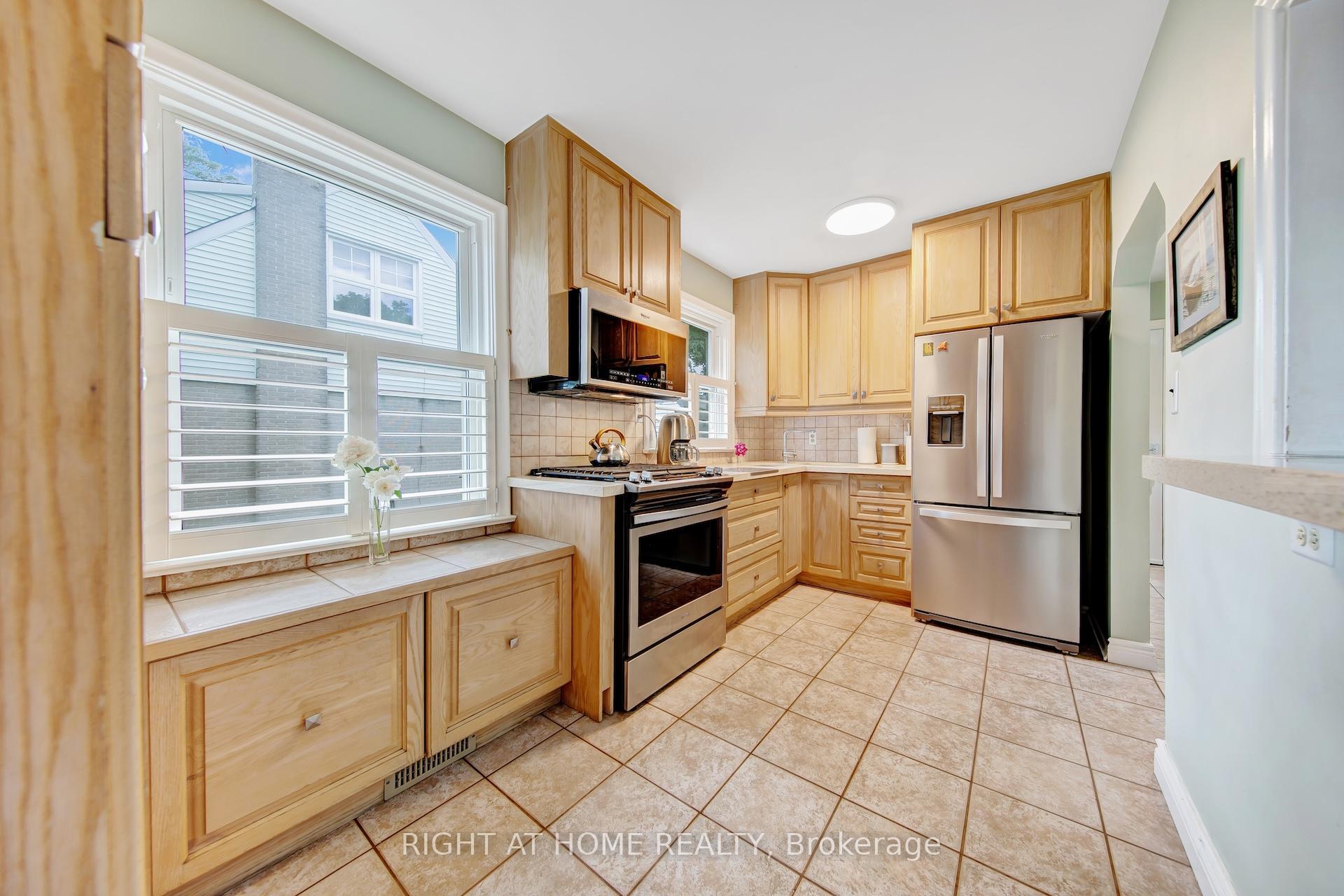 Photo 5 of 74 Mccaul Street, Brampton, Brampton North — HOMEH