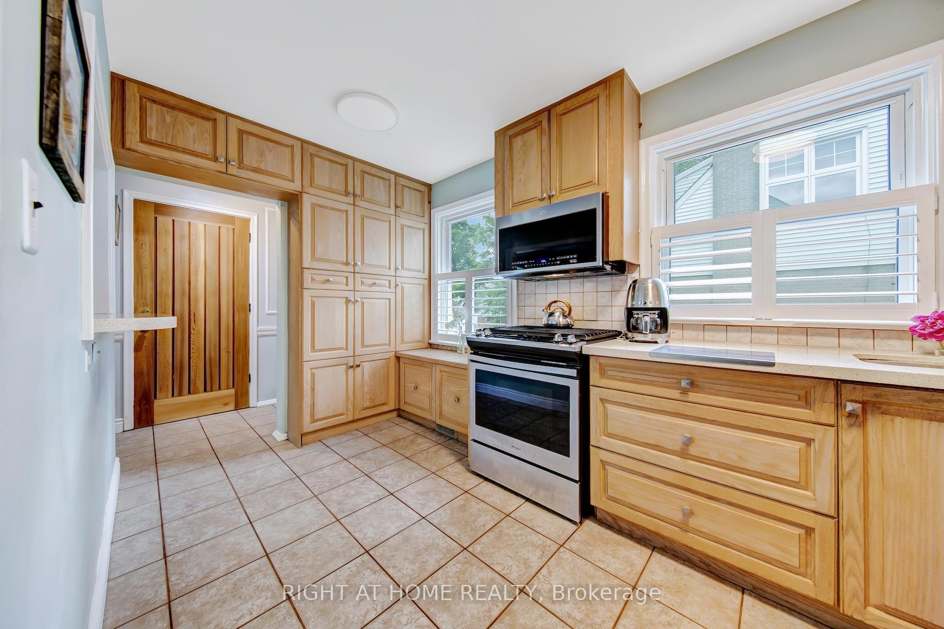 Photo 6 of 74 Mccaul Street, Brampton, Brampton North — HOMEH