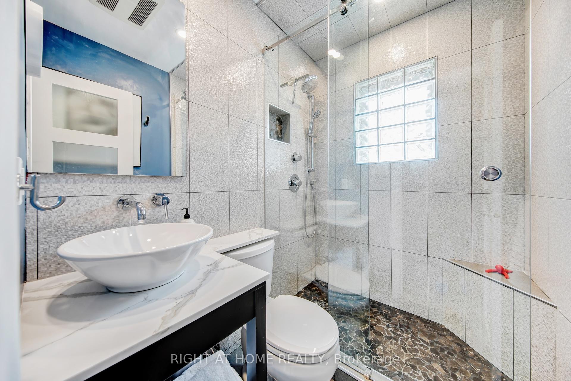 Photo 17 of 74 Mccaul Street, Brampton, Brampton North — HOMEH