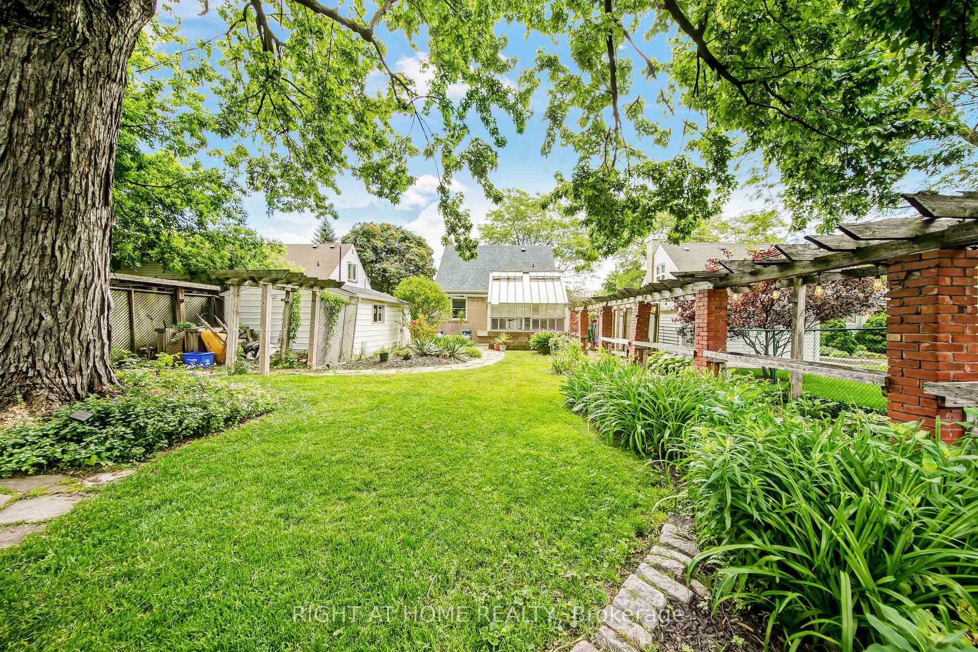 Photo 39 of 74 Mccaul Street, Brampton, Brampton North — HOMEH