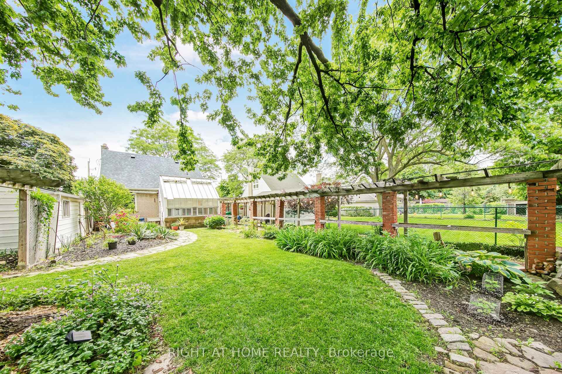Photo 41 of 74 Mccaul Street, Brampton, Brampton North — HOMEH