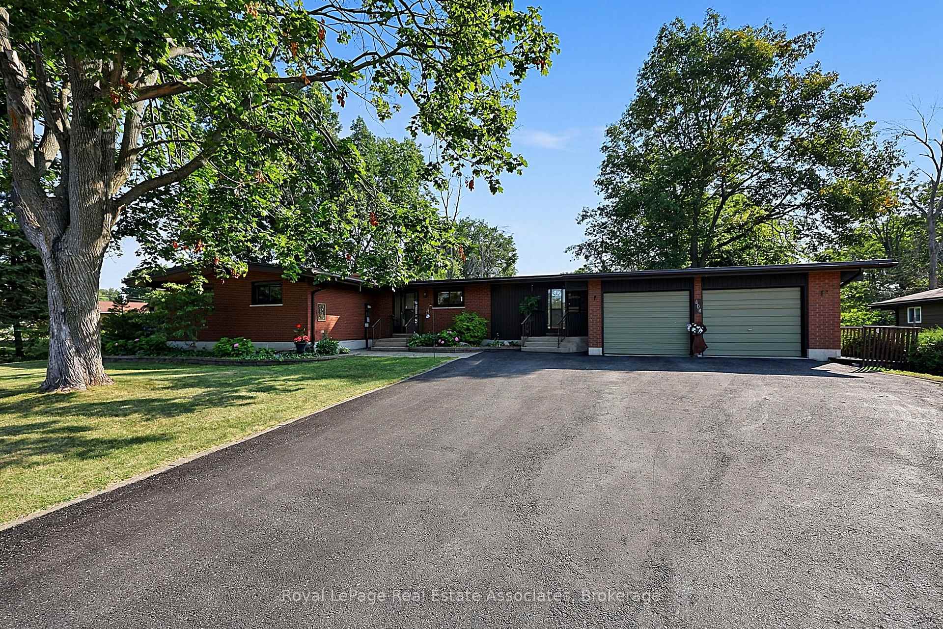 Photo of 408 Mooney Crescent