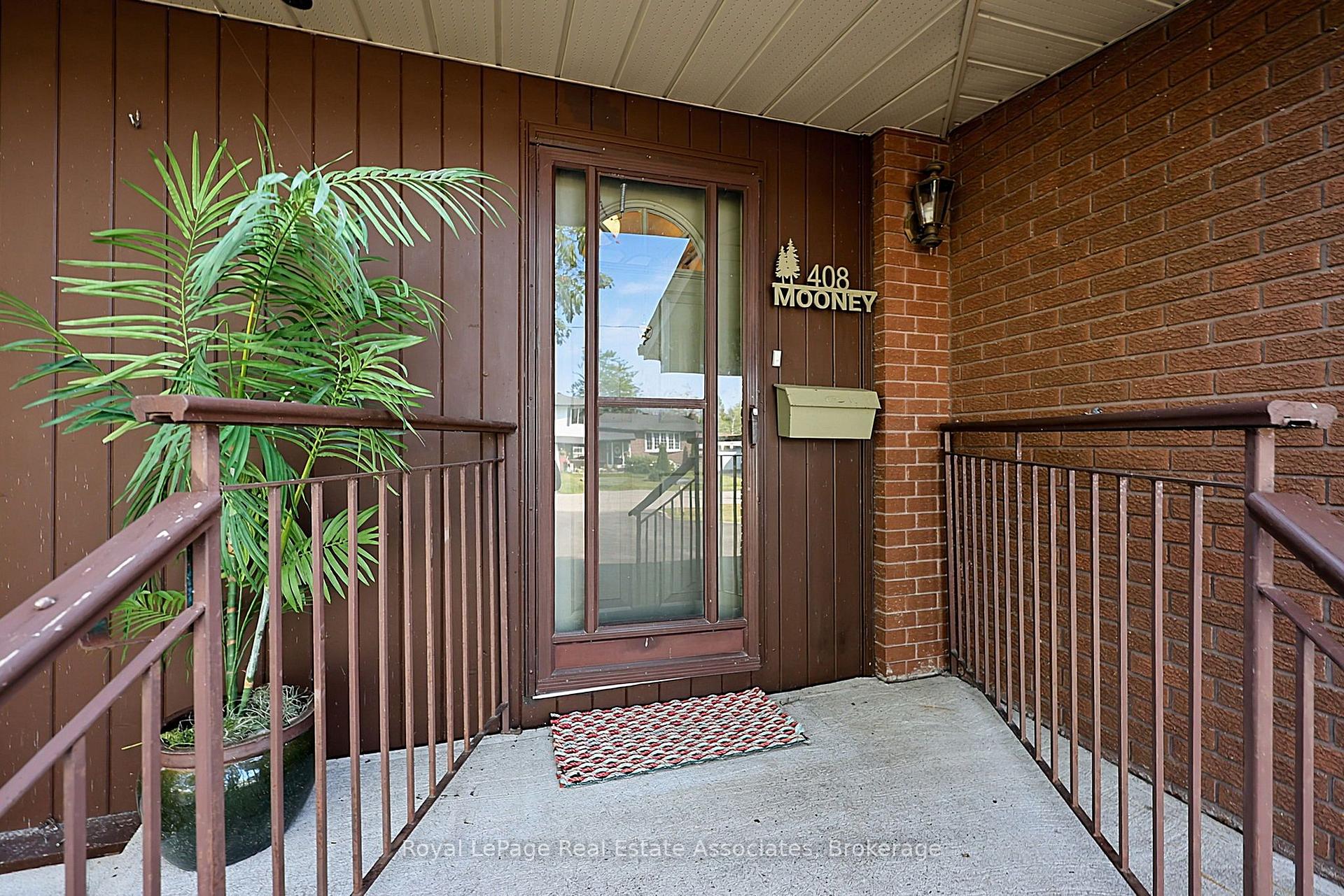 Photo 4 of 408 Mooney Crescent, Orillia — HOMEH