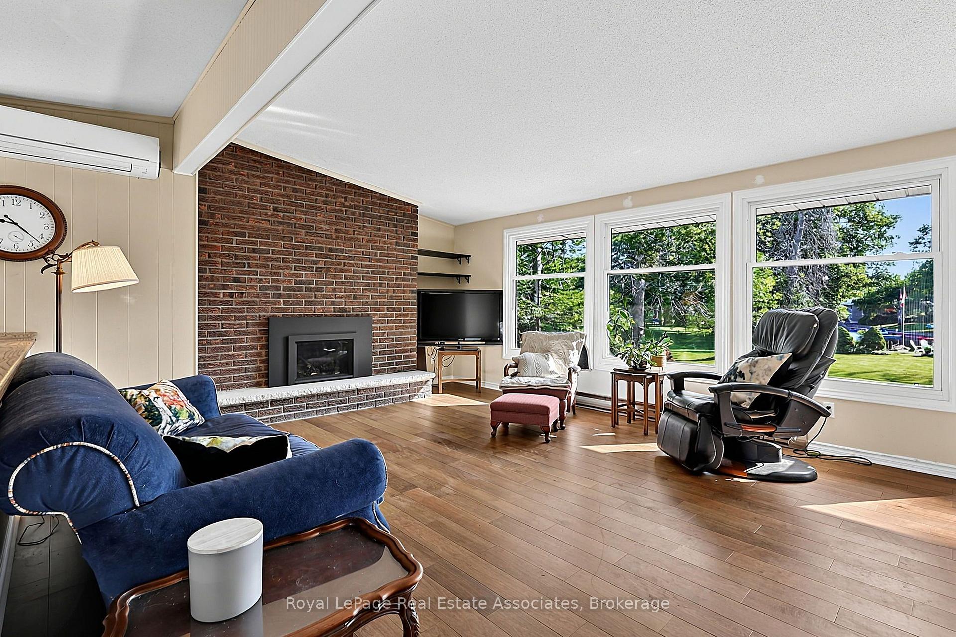 Photo 8 of 408 Mooney Crescent, Orillia — HOMEH