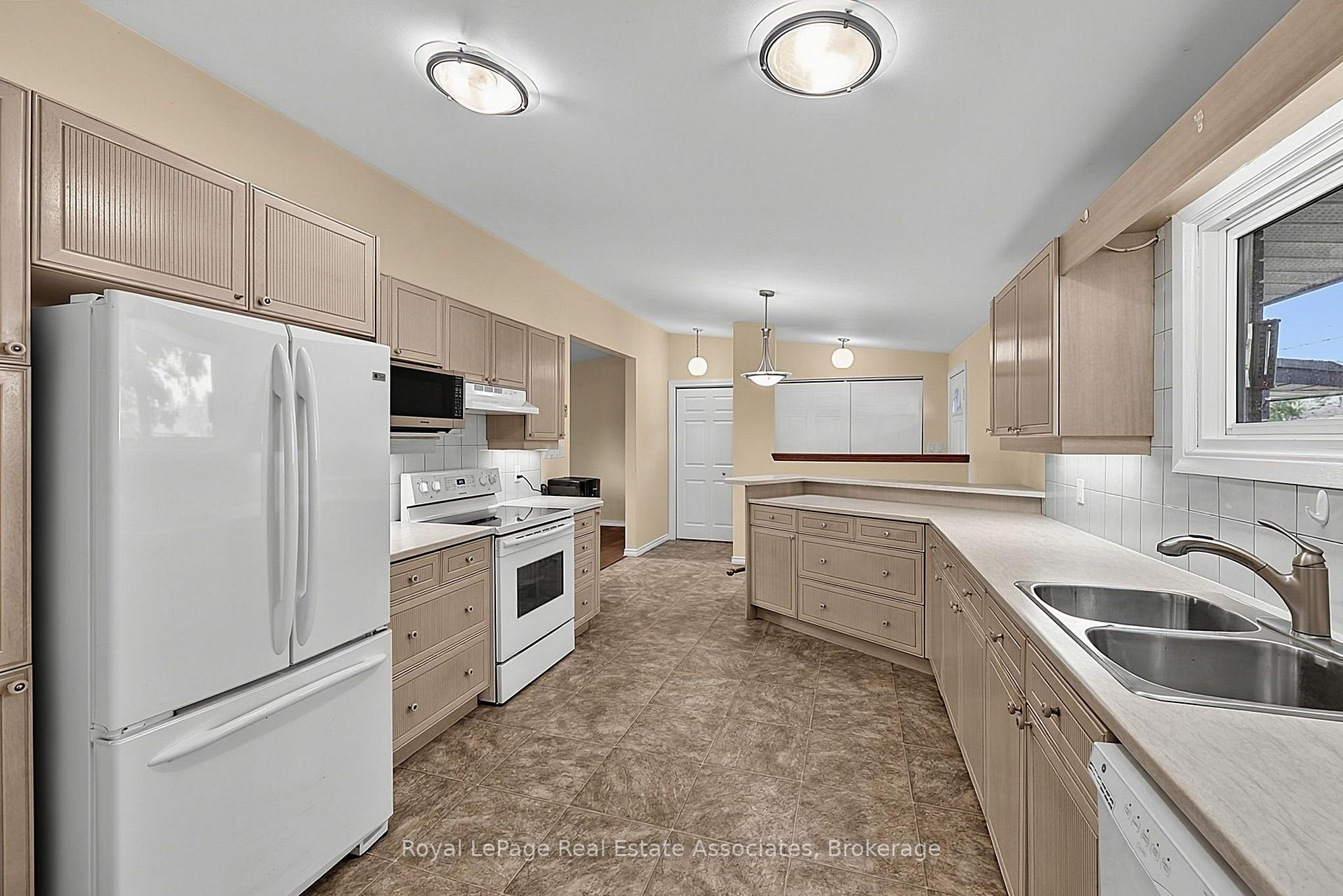 Photo 13 of 408 Mooney Crescent, Orillia — HOMEH
