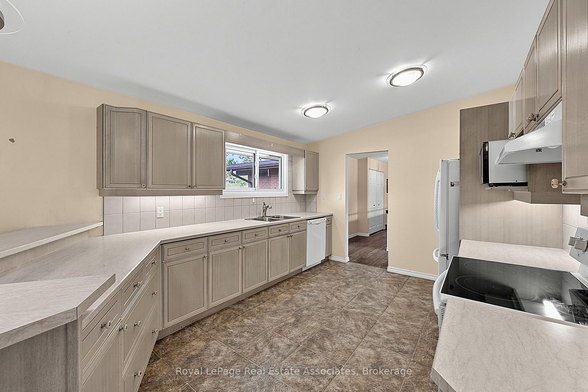 Photo 14 of 408 Mooney Crescent, Orillia — HOMEH