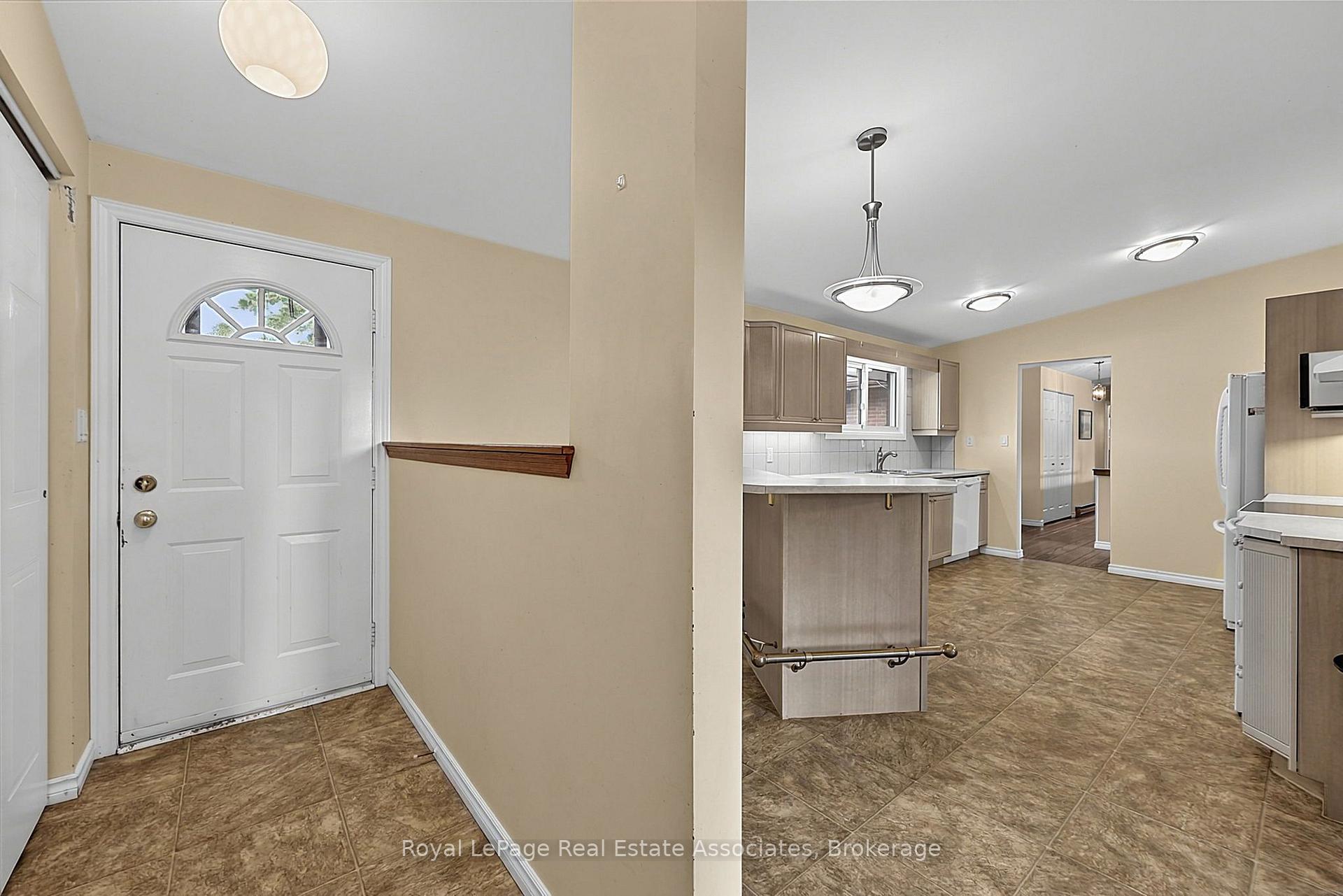 Photo 15 of 408 Mooney Crescent, Orillia — HOMEH