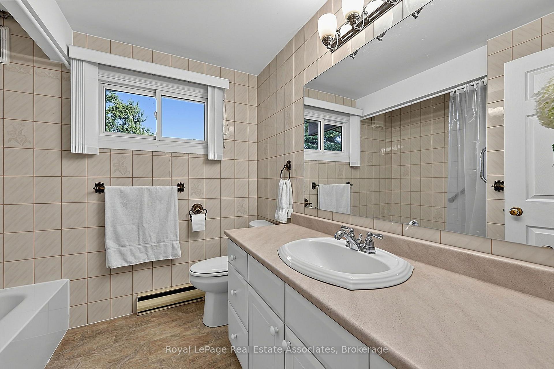 Photo 23 of 408 Mooney Crescent, Orillia — HOMEH