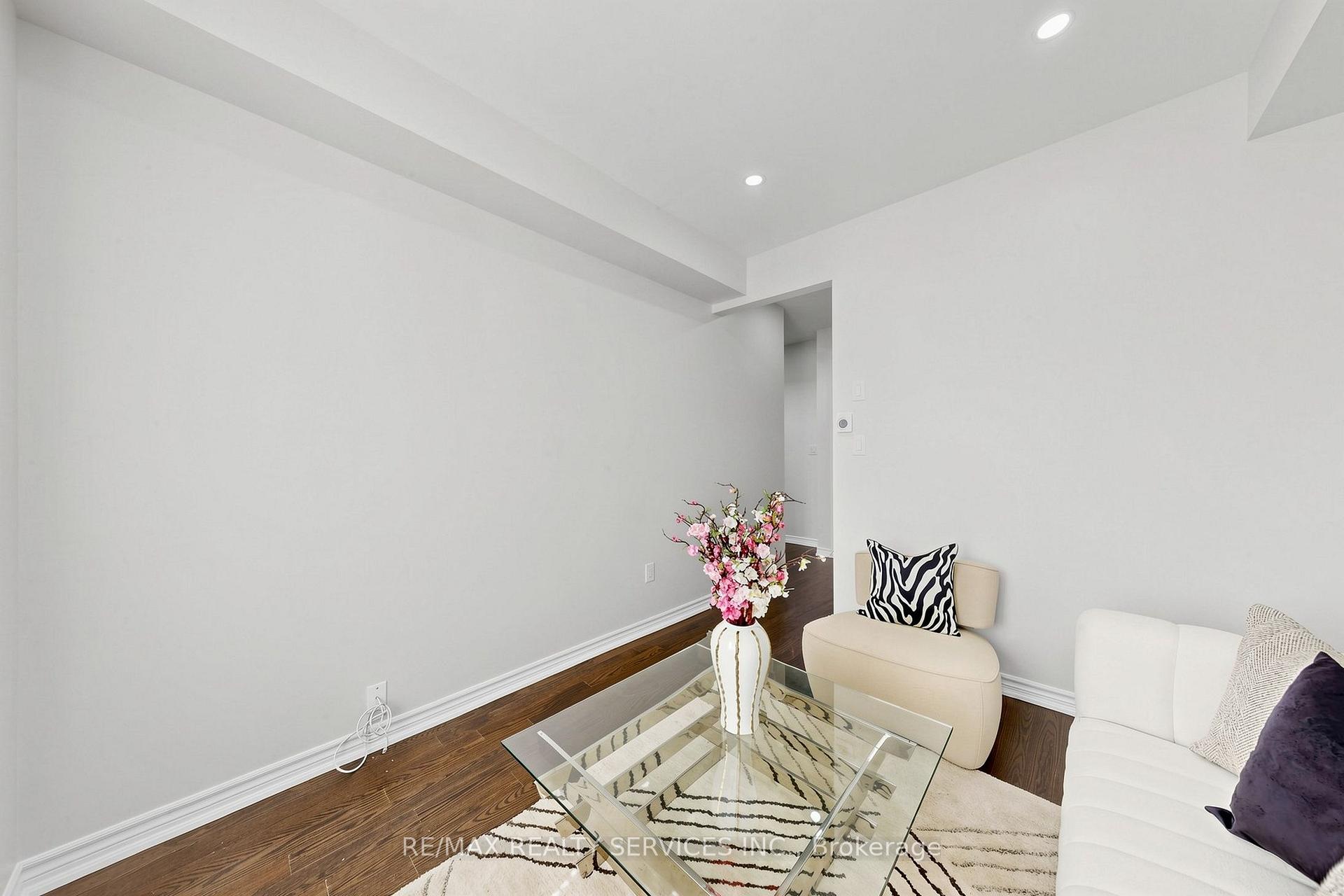 Photo 9 of 32 Agava Street, Brampton, Northwest Brampton — HOMEH