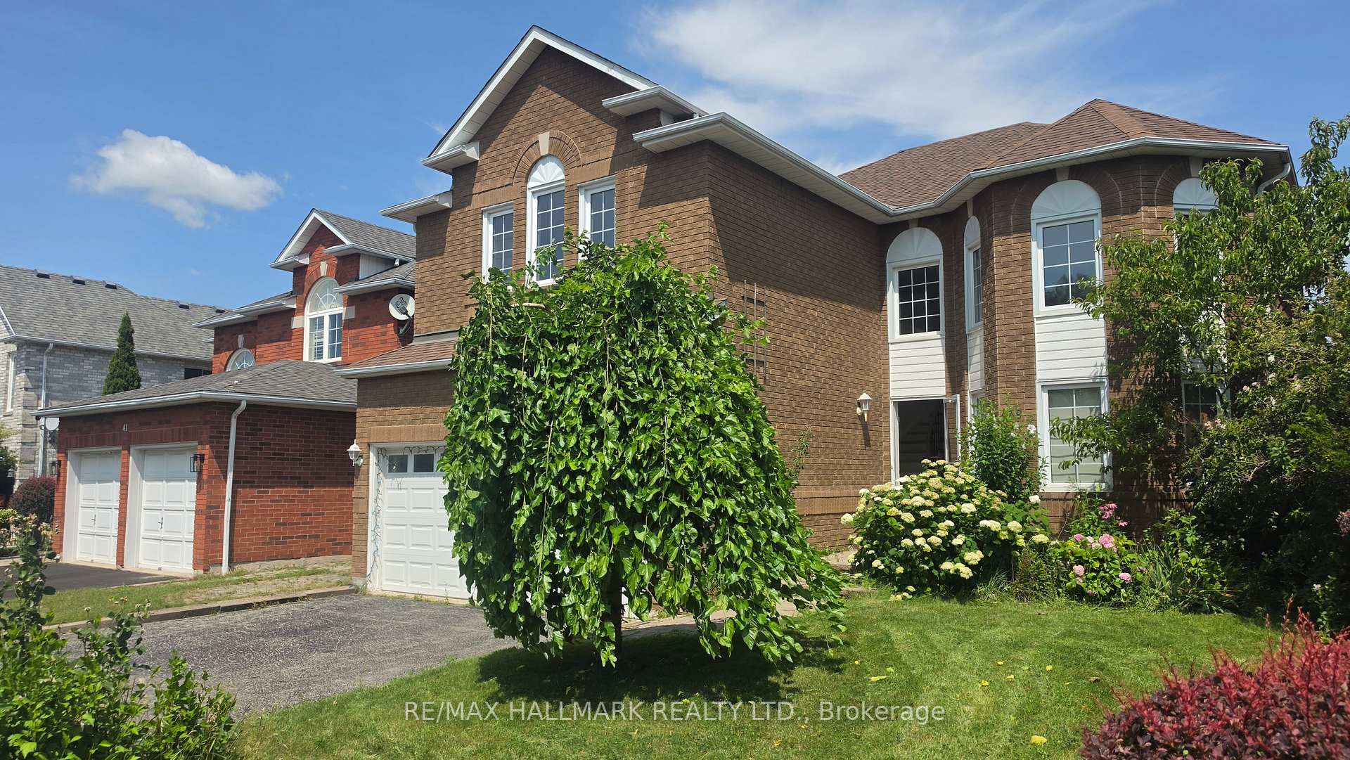 Photo 2 of 39 Pogson Drive, Whitby, Rolling Acres — HOMEH