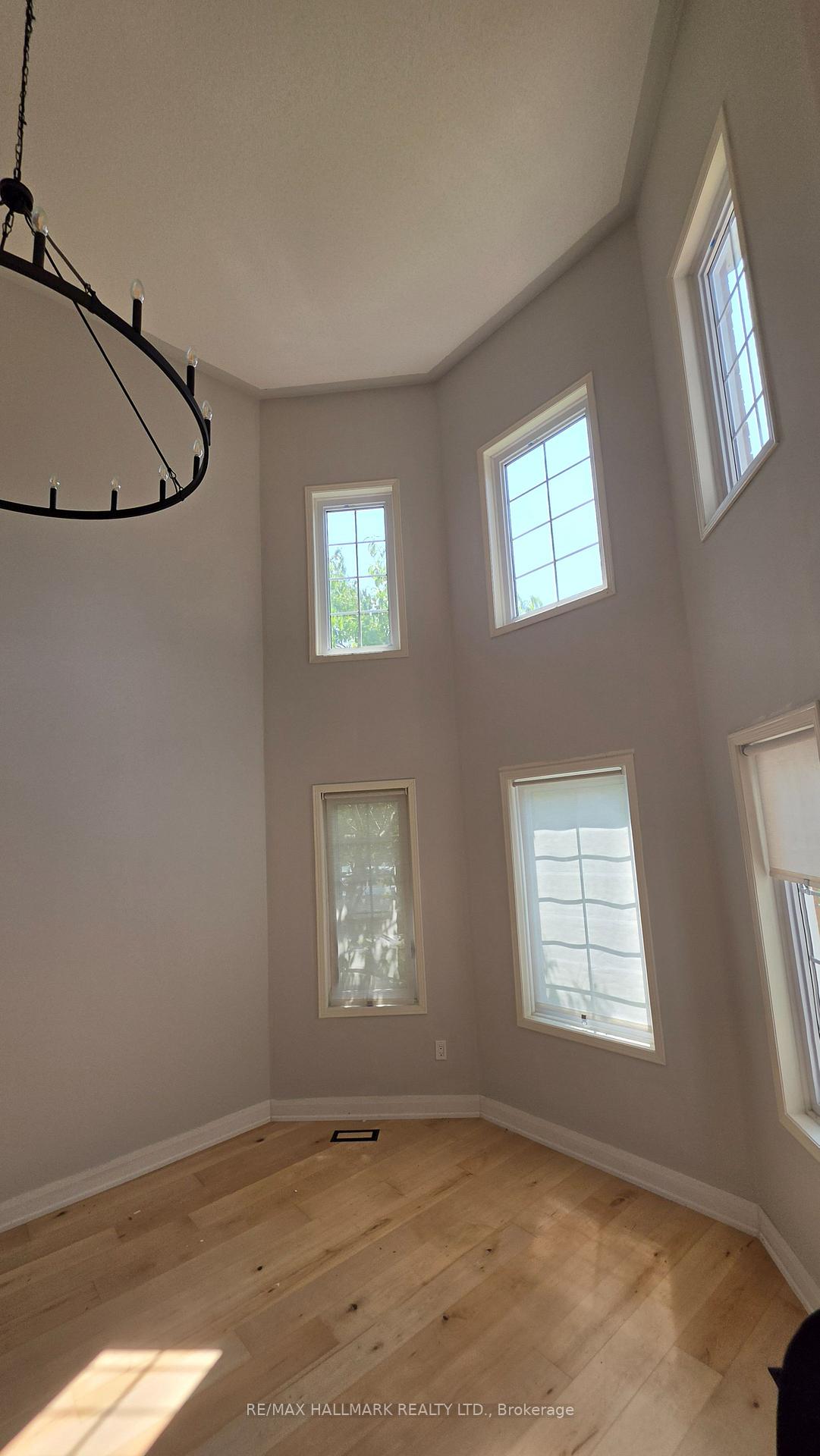 Photo 4 of 39 Pogson Drive, Whitby, Rolling Acres — HOMEH