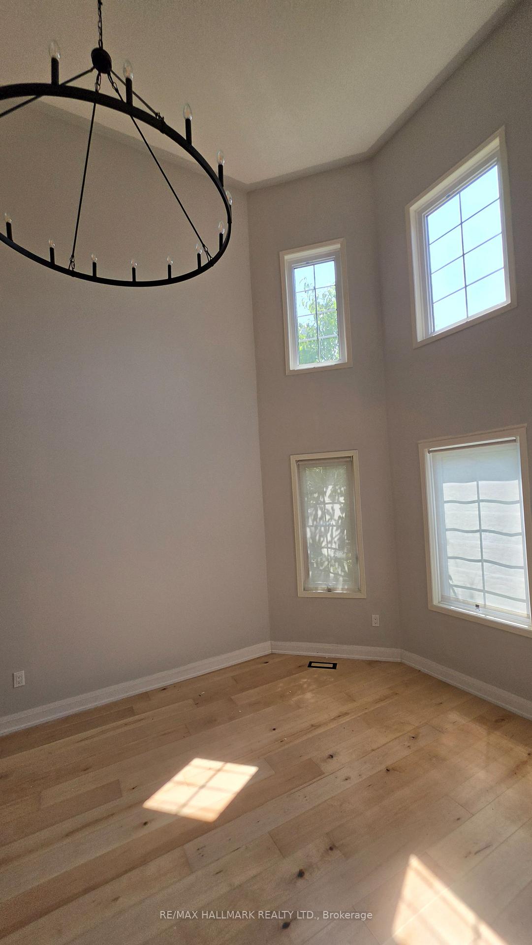 Photo 5 of 39 Pogson Drive, Whitby, Rolling Acres — HOMEH