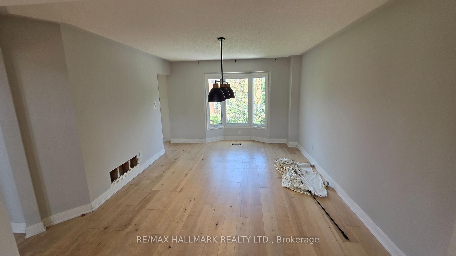Photo 8 of 39 Pogson Drive, Whitby, Rolling Acres — HOMEH