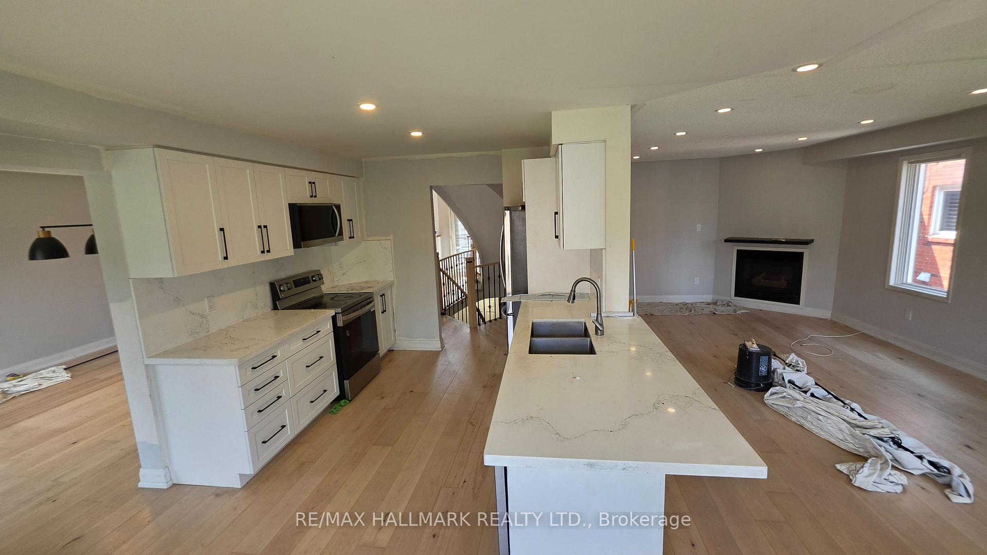 Photo 9 of 39 Pogson Drive, Whitby, Rolling Acres — HOMEH