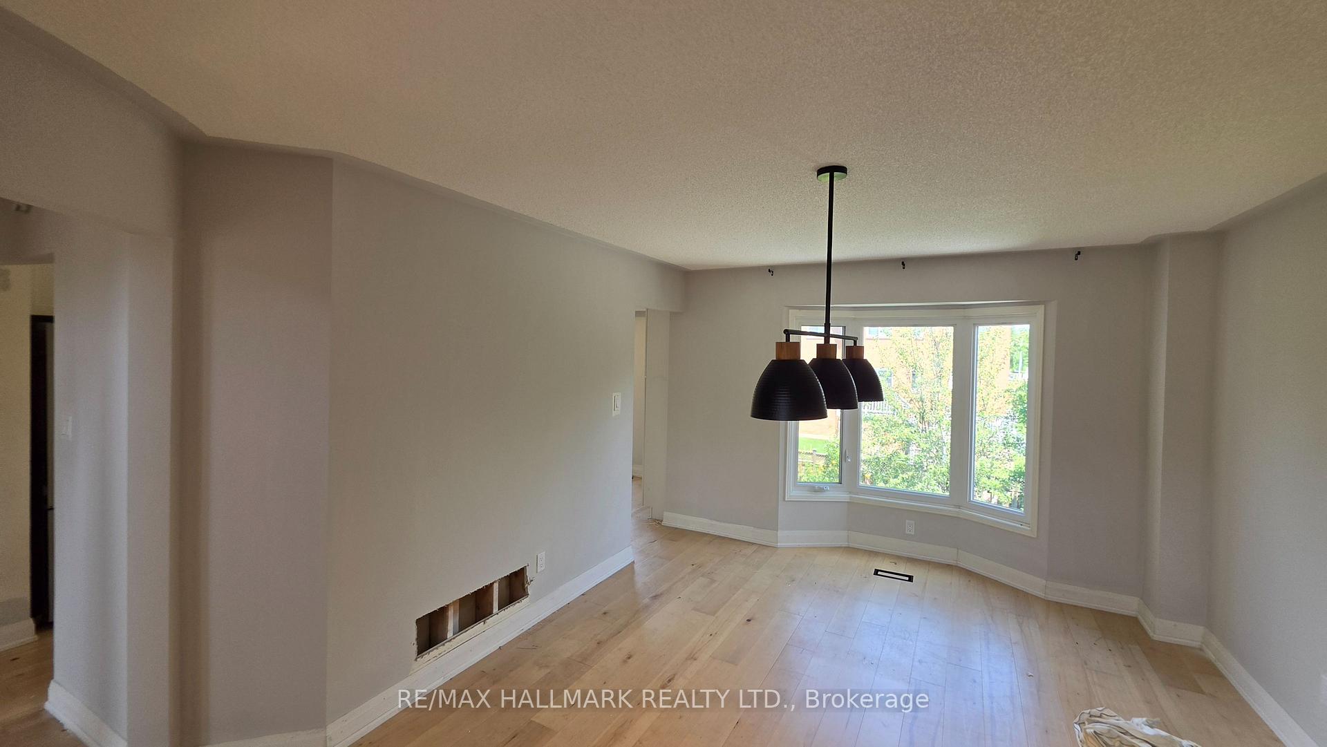 Photo 13 of 39 Pogson Drive, Whitby, Rolling Acres — HOMEH
