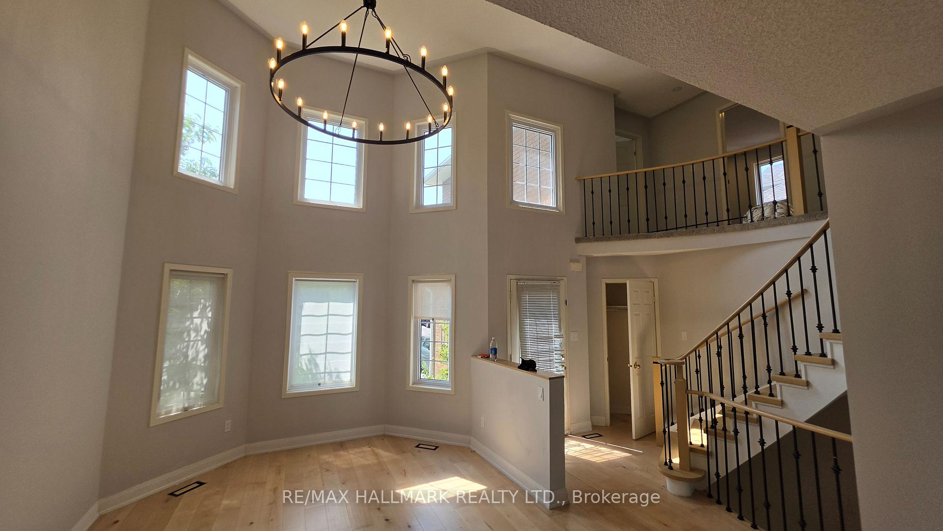 Photo 14 of 39 Pogson Drive, Whitby, Rolling Acres — HOMEH