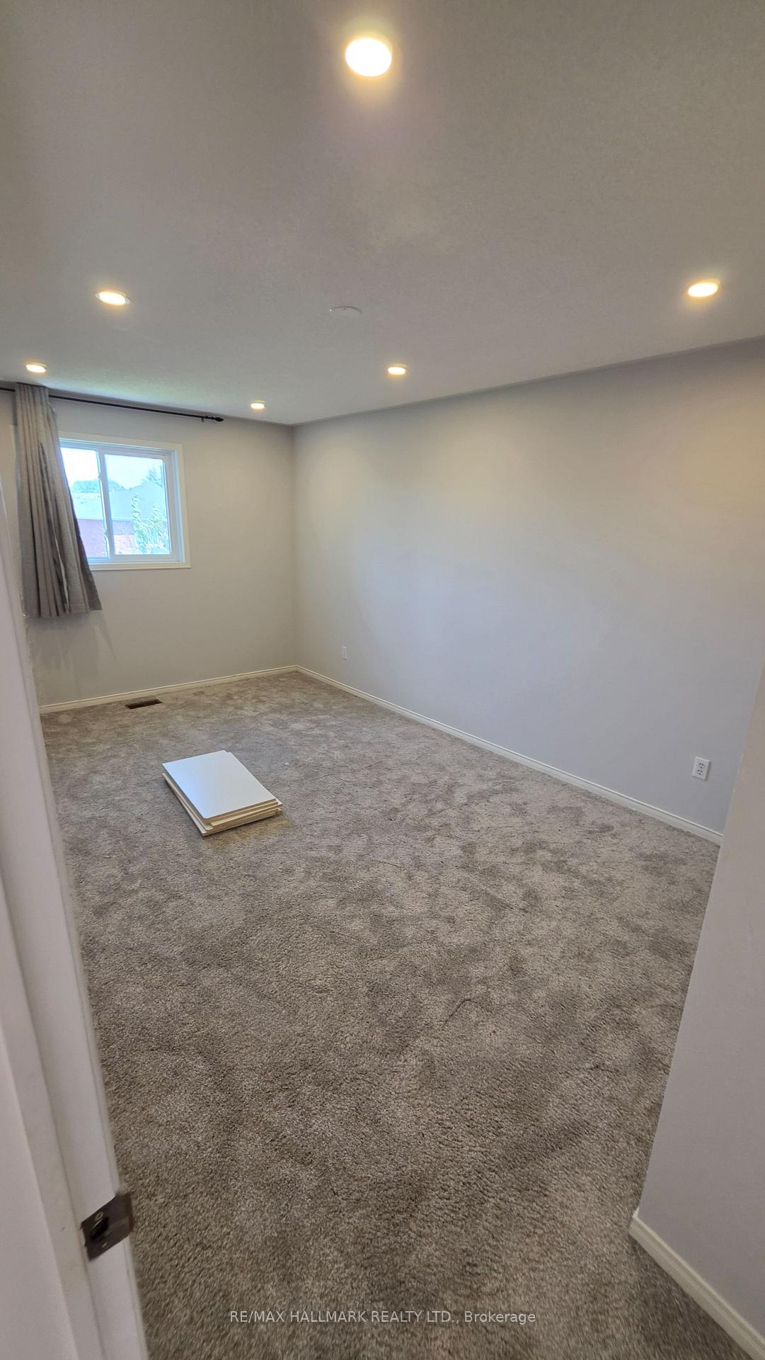 Photo 15 of 39 Pogson Drive, Whitby, Rolling Acres — HOMEH