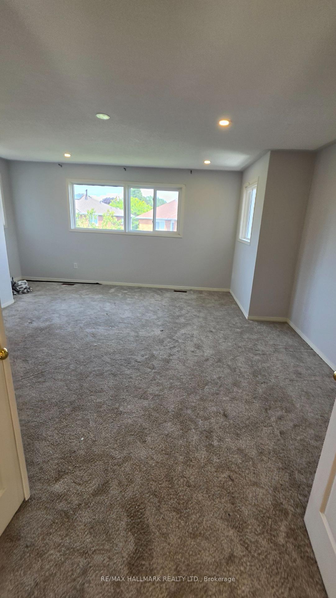 Photo 17 of 39 Pogson Drive, Whitby, Rolling Acres — HOMEH