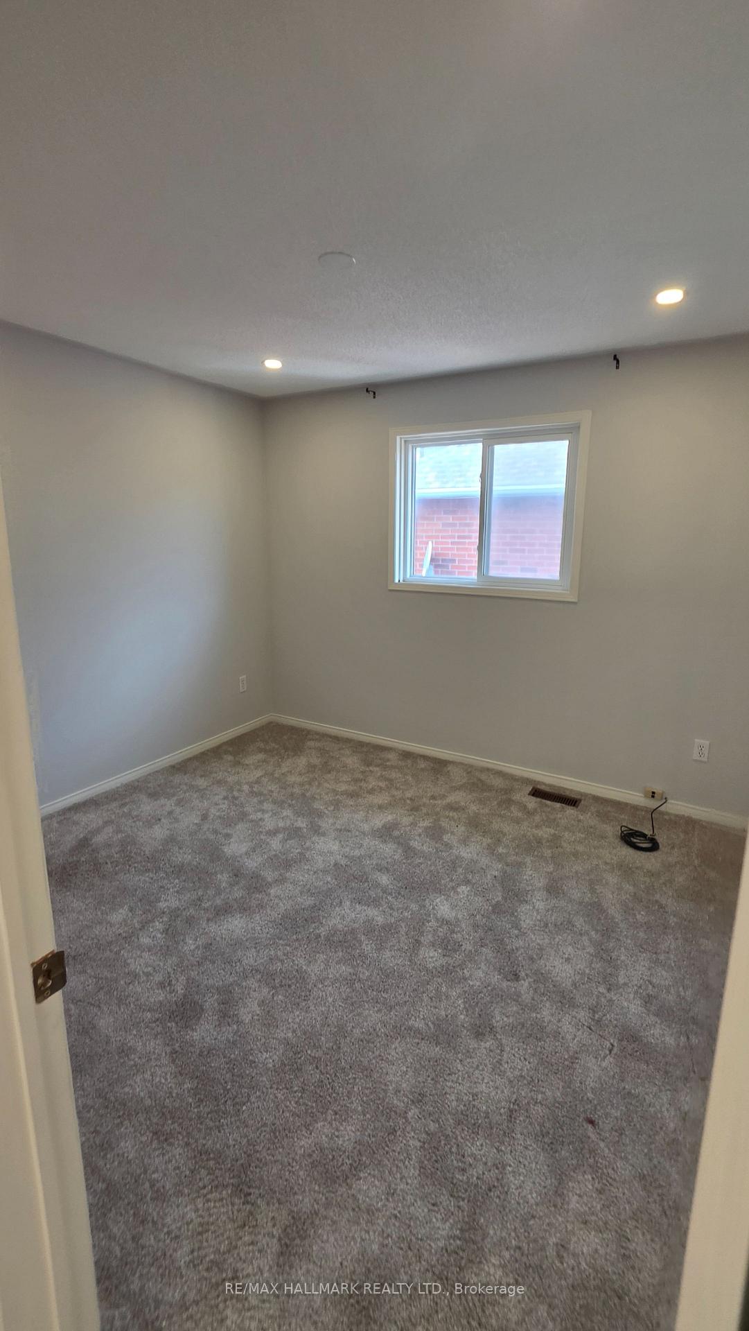Photo 25 of 39 Pogson Drive, Whitby, Rolling Acres — HOMEH
