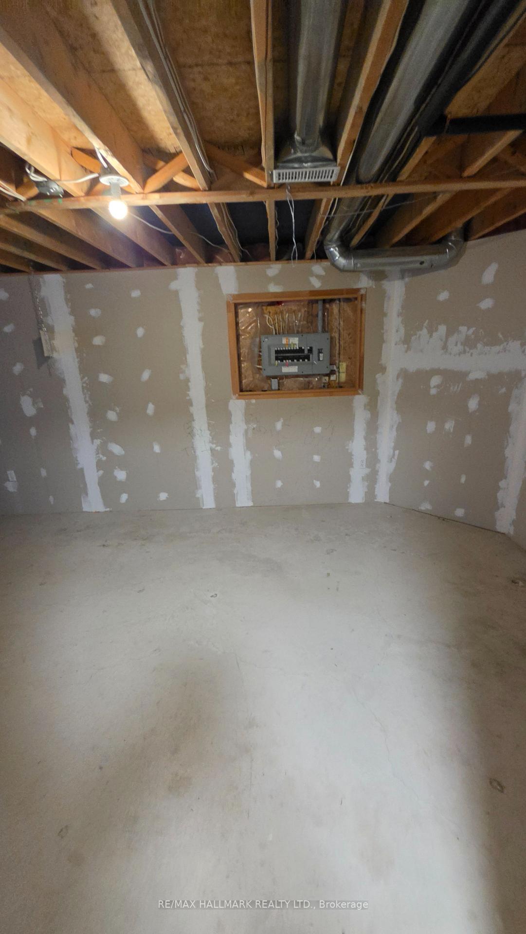 Photo 32 of 39 Pogson Drive, Whitby, Rolling Acres — HOMEH