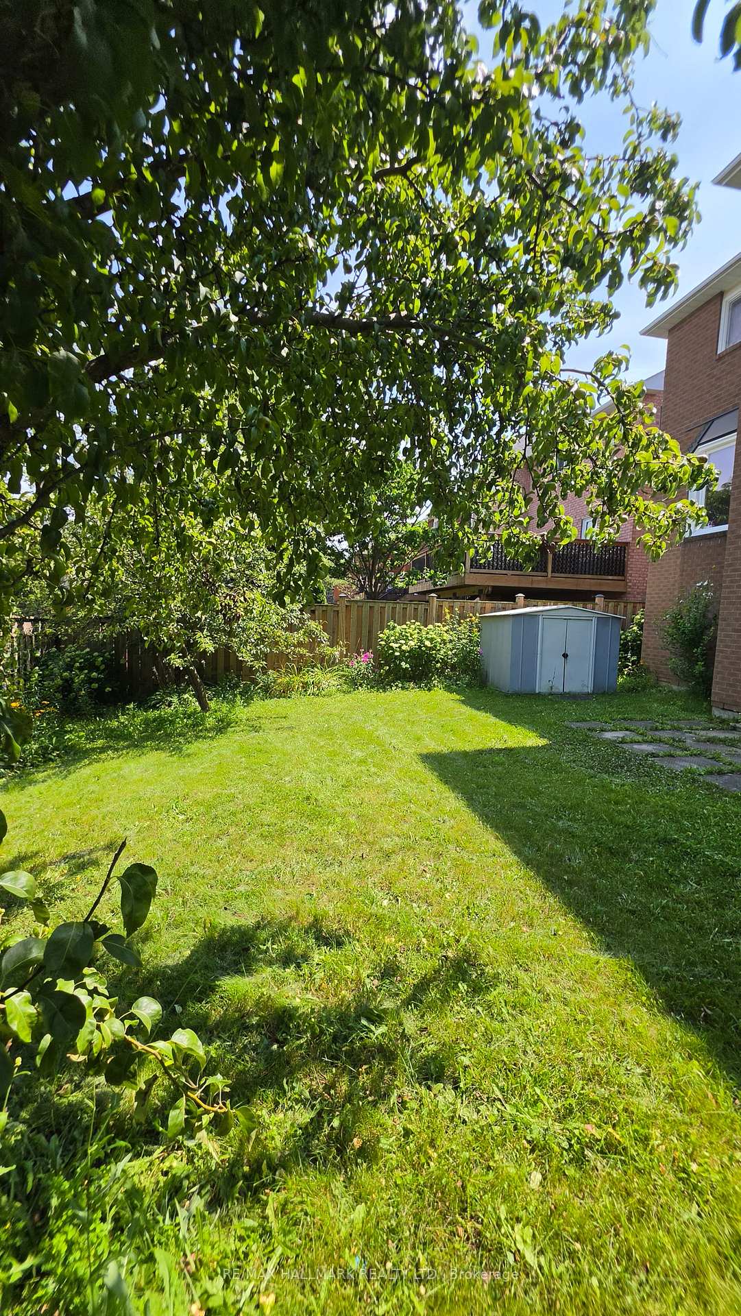 Photo 40 of 39 Pogson Drive, Whitby, Rolling Acres — HOMEH